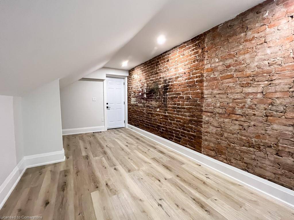 Hamilton, ON L8L 2Y3,396 Barton Street #3