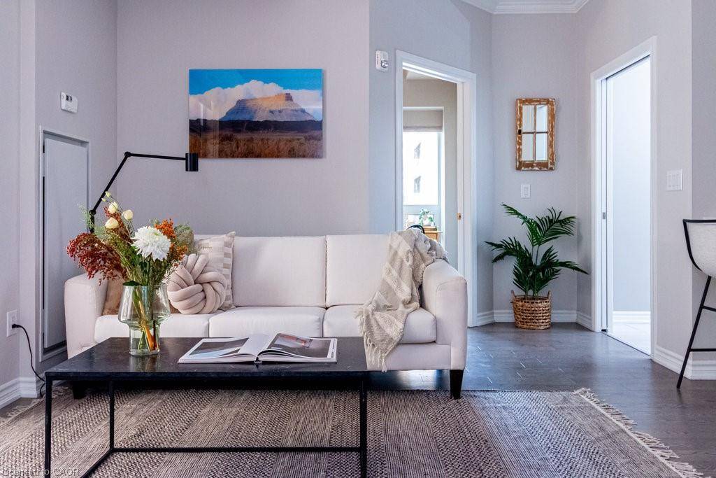 Hamilton, ON L8P 0C2,81 Robinson Street #203