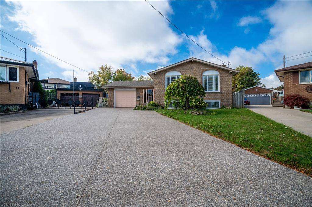 Hamilton, ON L8W 1M2,18 Villa Court