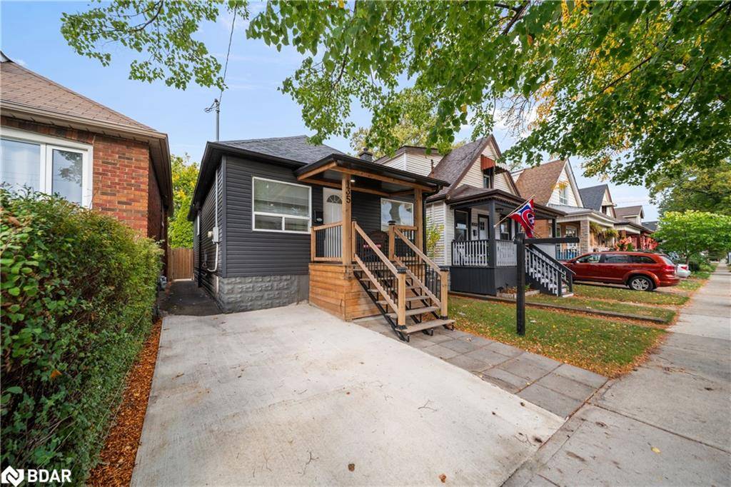 Hamilton, ON L8H 5C7,135 Tragina Avenue N