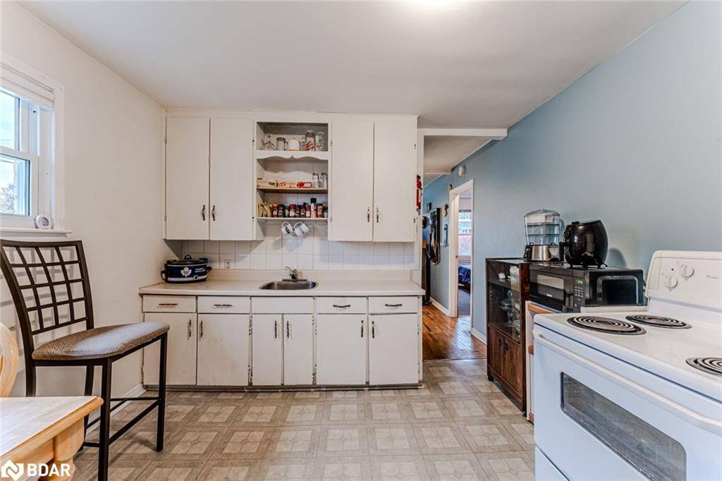 Angus, ON L0M 1B0,34/36 Centre Street