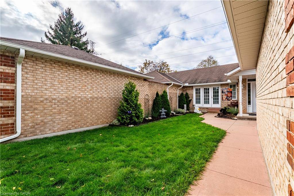 Cambridge, ON N1T 1P5,75 Beasley Crescent #9