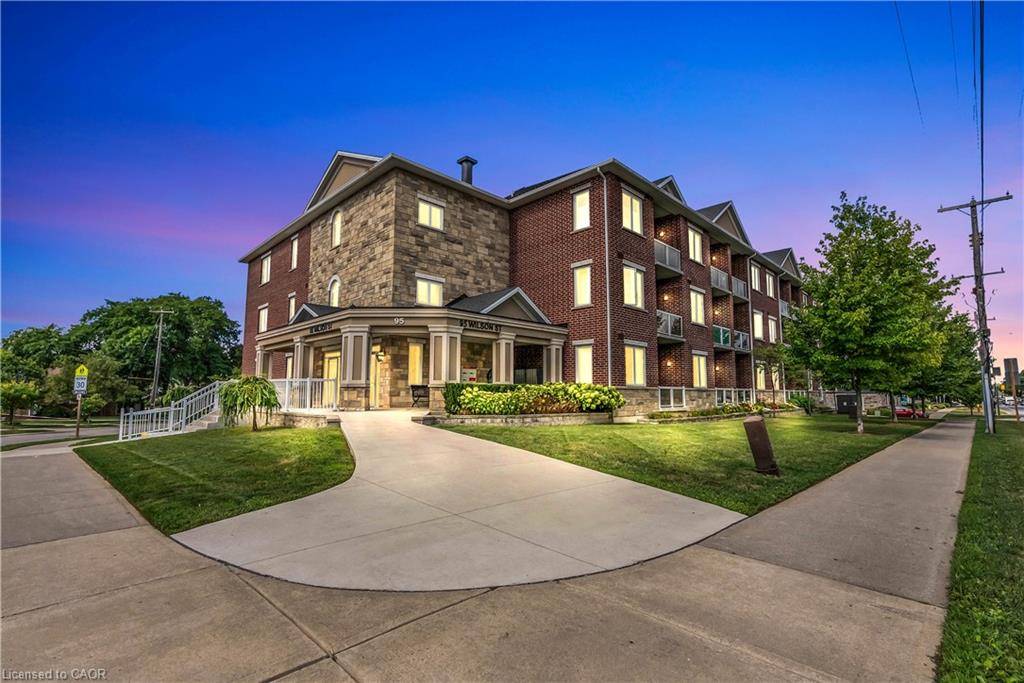 Ancaster, ON L8L 5C4,95 Wilson Street W #314