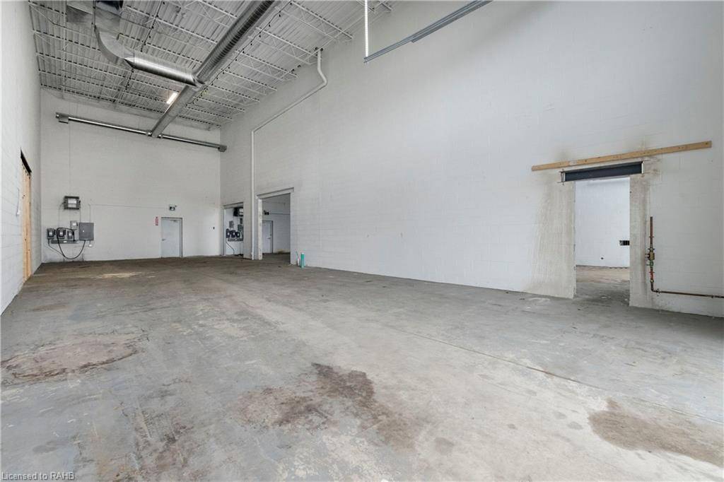 Burlington, ON L7T 0C5,1156 King Road #28