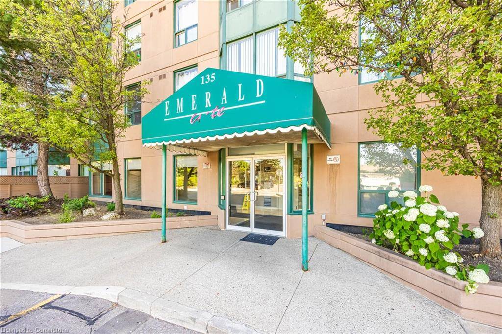 Mississauga, ON L5B 4B1,135 Hillcrest Avenue #1014