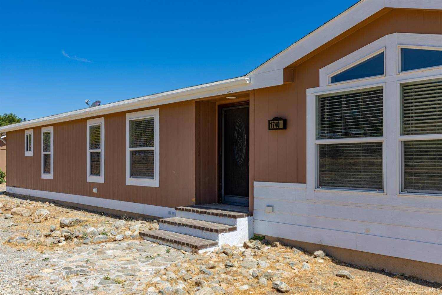 Tehachapi, CA 93561,17401 Grove Avenue