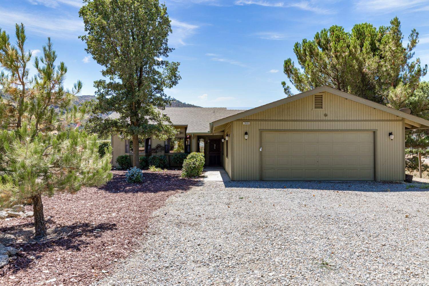 Tehachapi, CA 93561,29680 Pinedale Drive