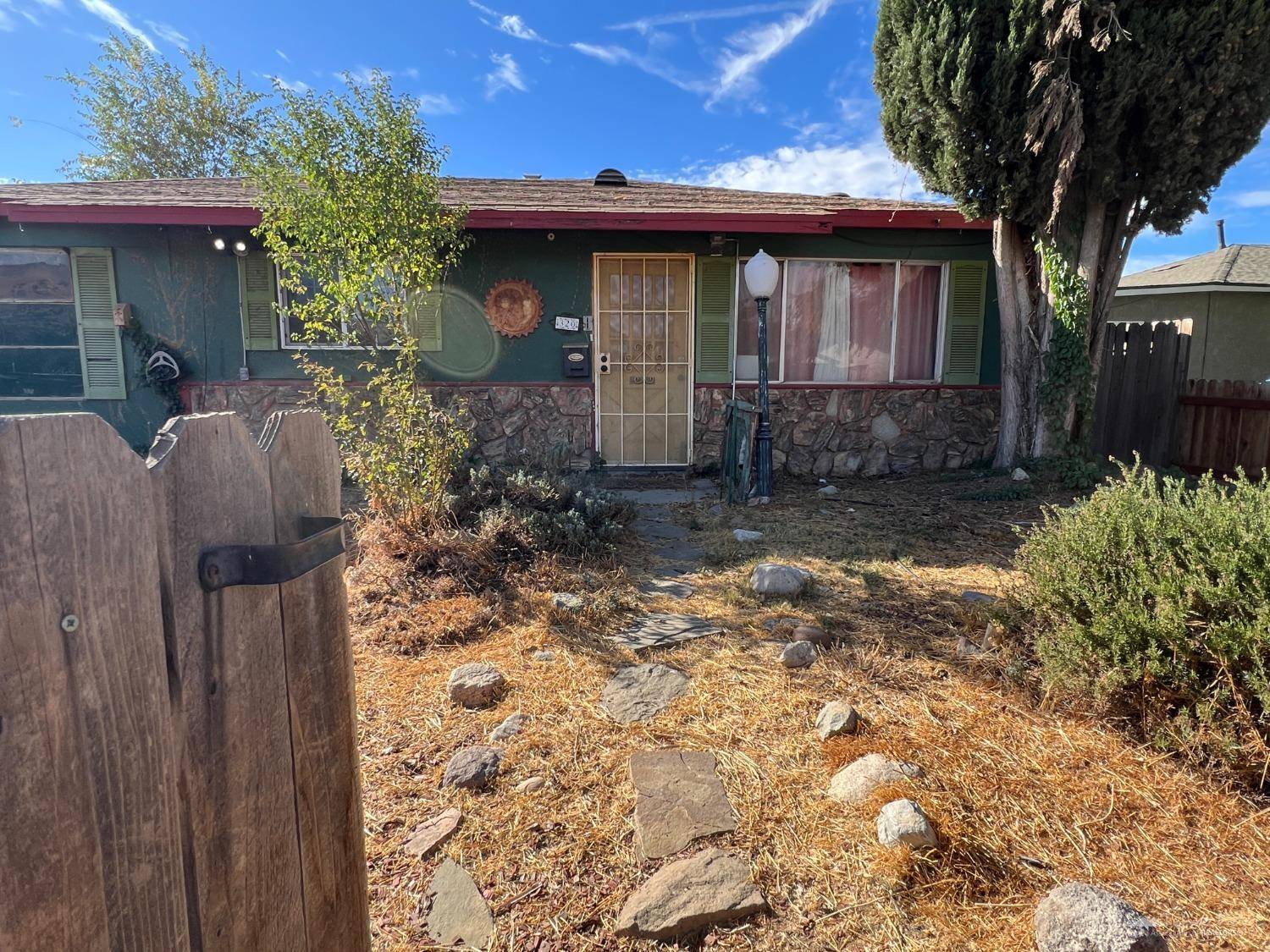 Tehachapi, CA 93561,320 E I Street