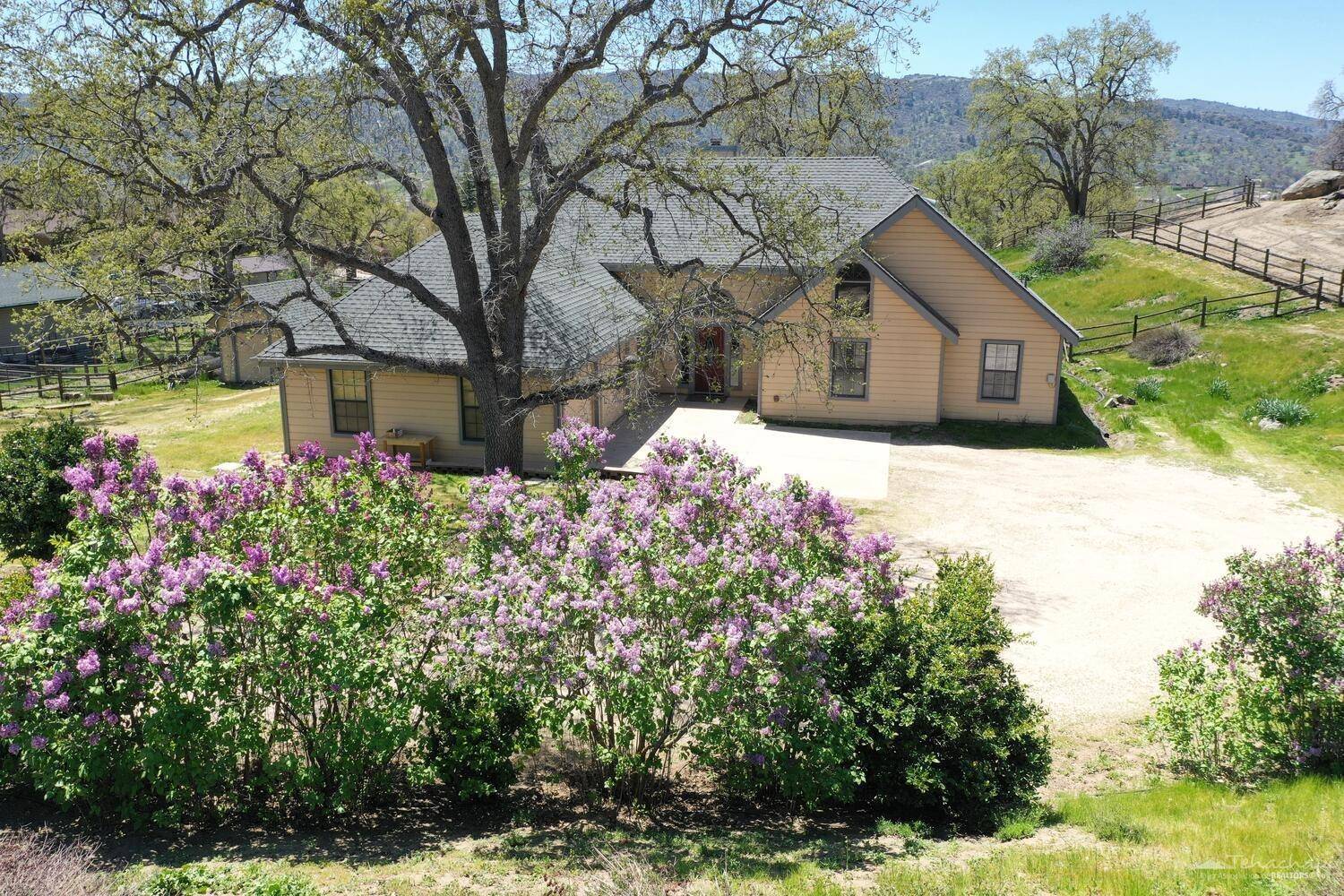 Tehachapi, CA 93561,24121 Martingale Way
