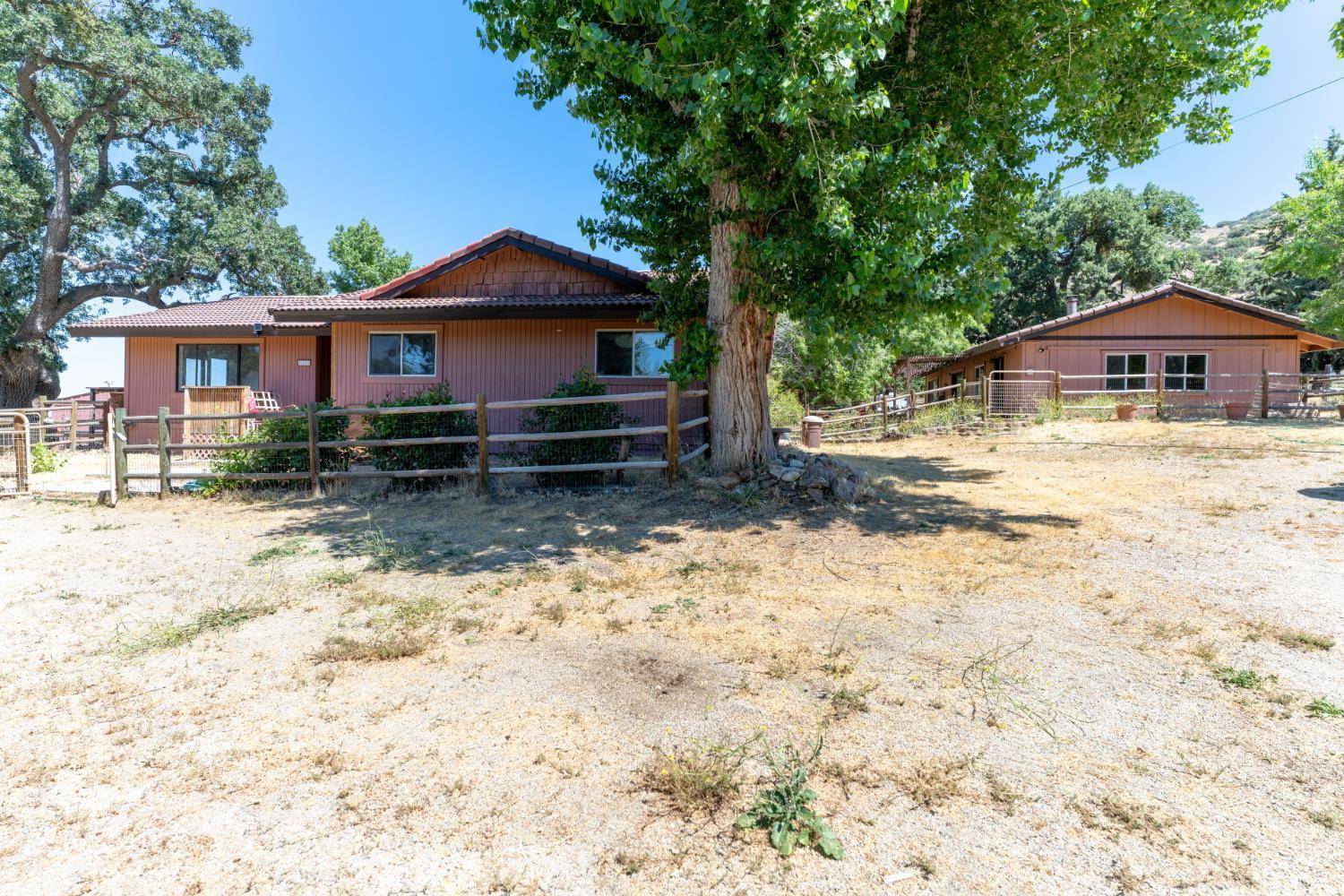 Tehachapi, CA 93561,26141 Bear Valley Road