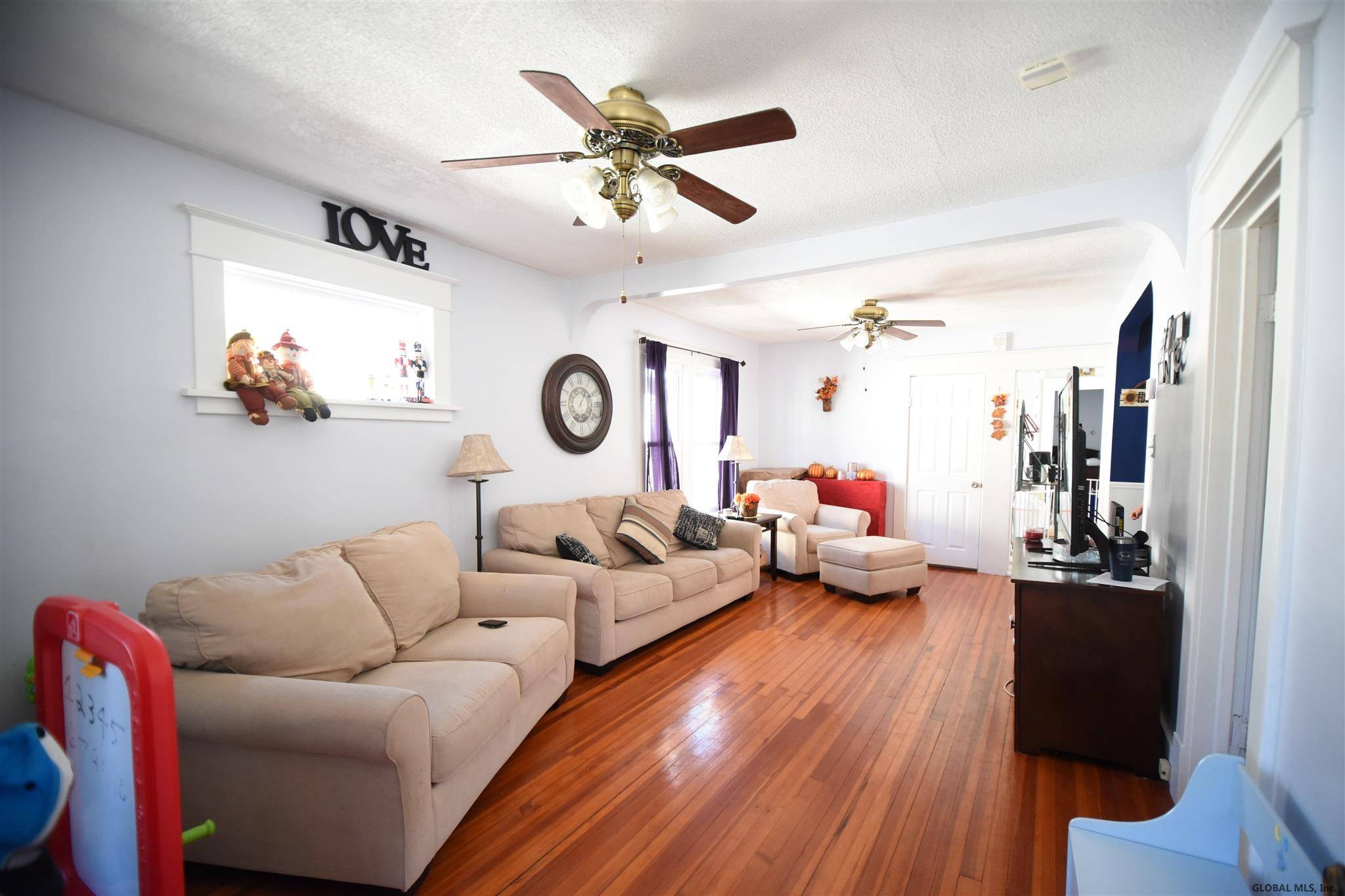 Scotia, NY 12302,409 PLEASANTVIEW Avenue