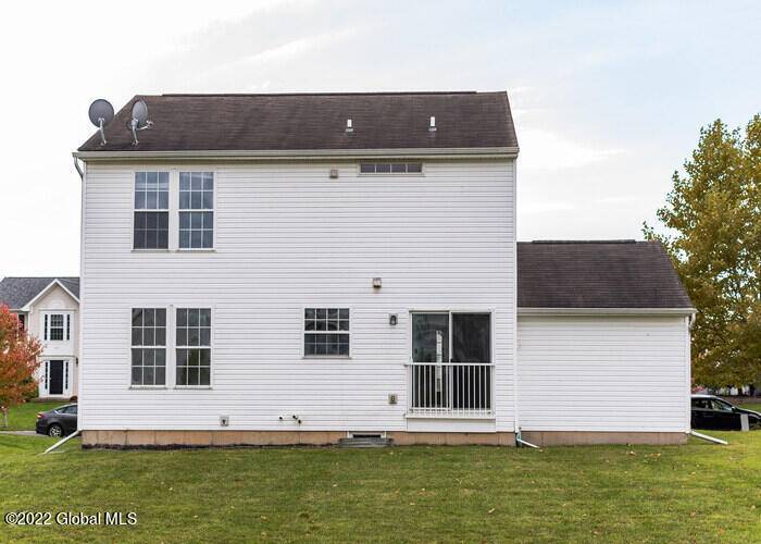 Clay, NY 13041,5499 RAVENSTHORPE Way