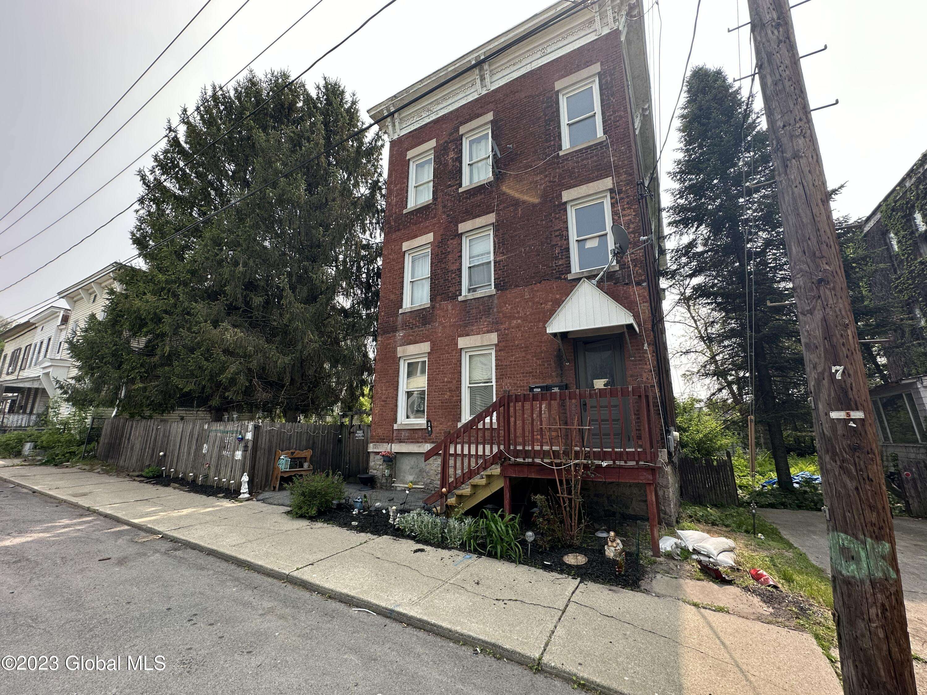 Amsterdam, NY 12010,25 Lark Street
