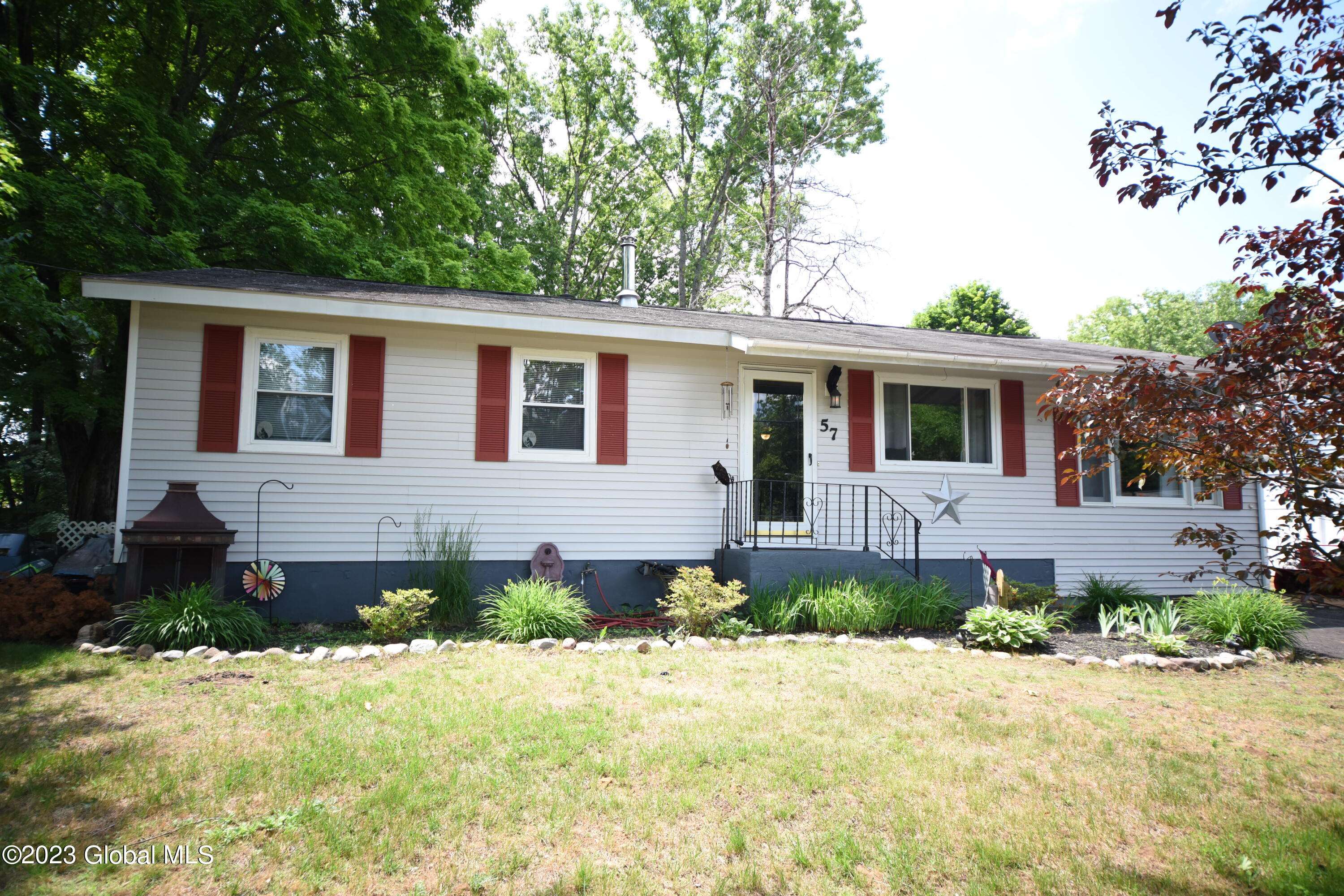 Saratoga Springs, NY 12866,57 Trottingham Road