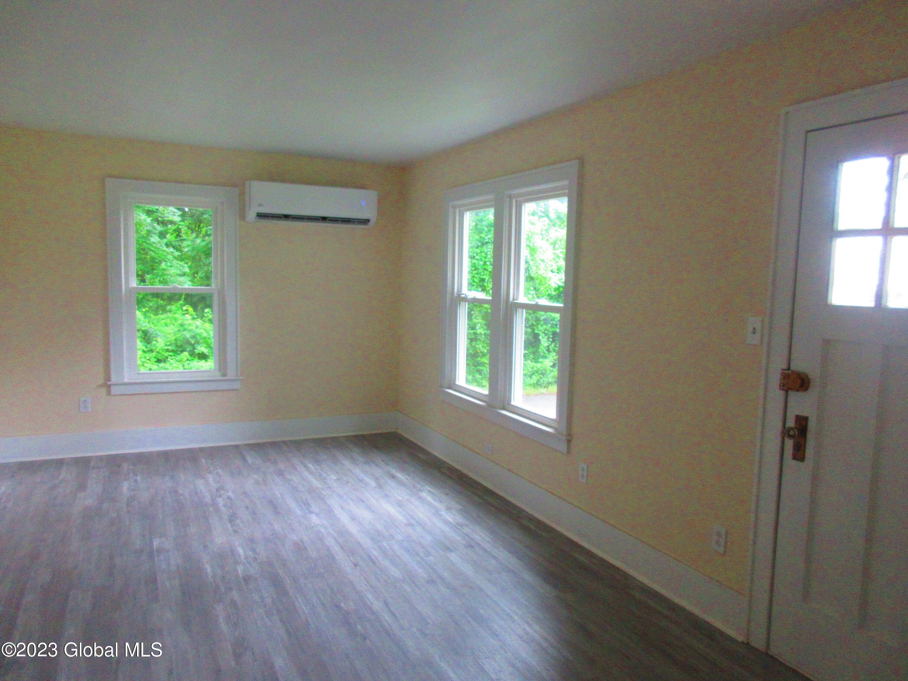 Moreau, NY 12803,297 Fort Edward Road