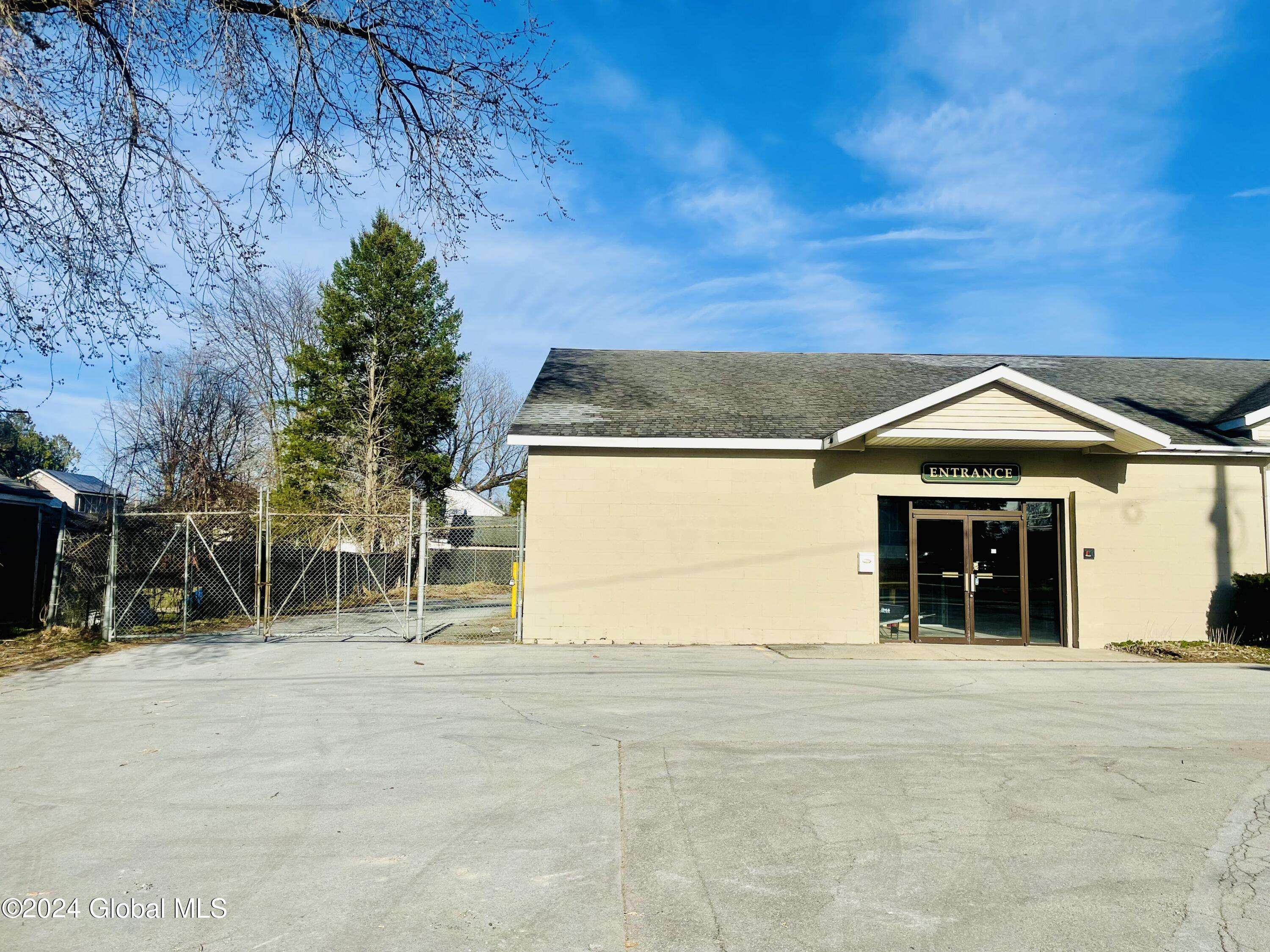 Saratoga Springs, NY 12866,221 W Circular Street