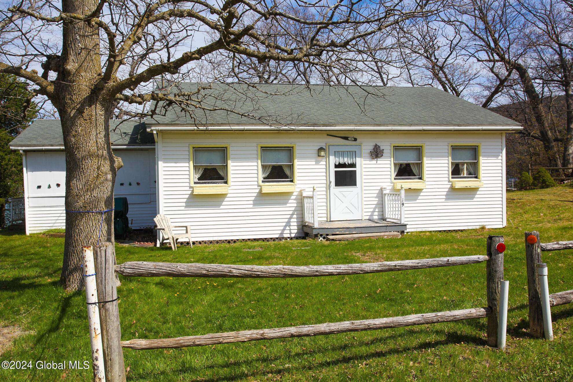 Ticonderoga, NY 12883,19 Coates