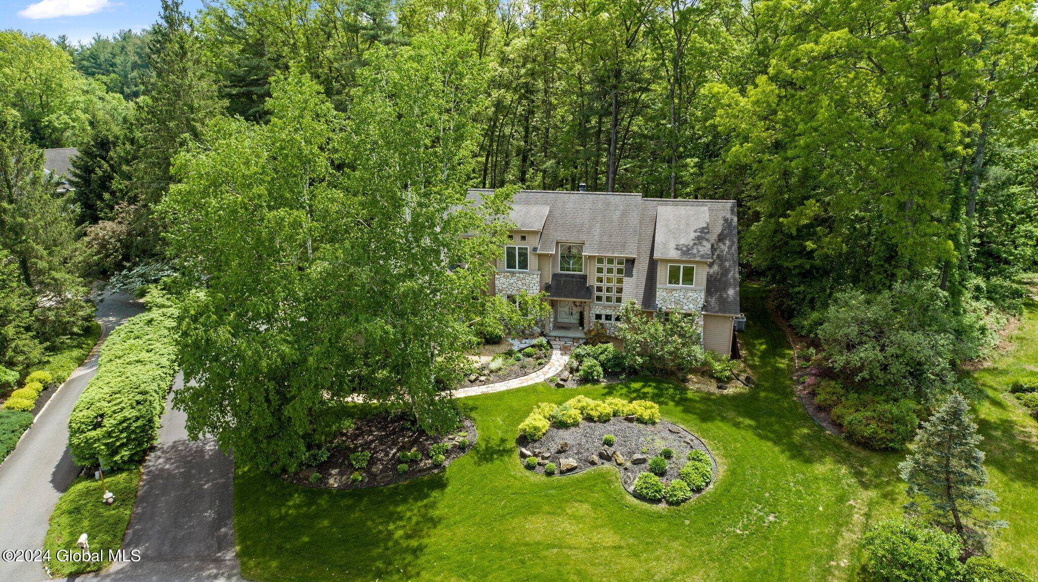 Guilderland, NY 12303,433 Ridgehill Road