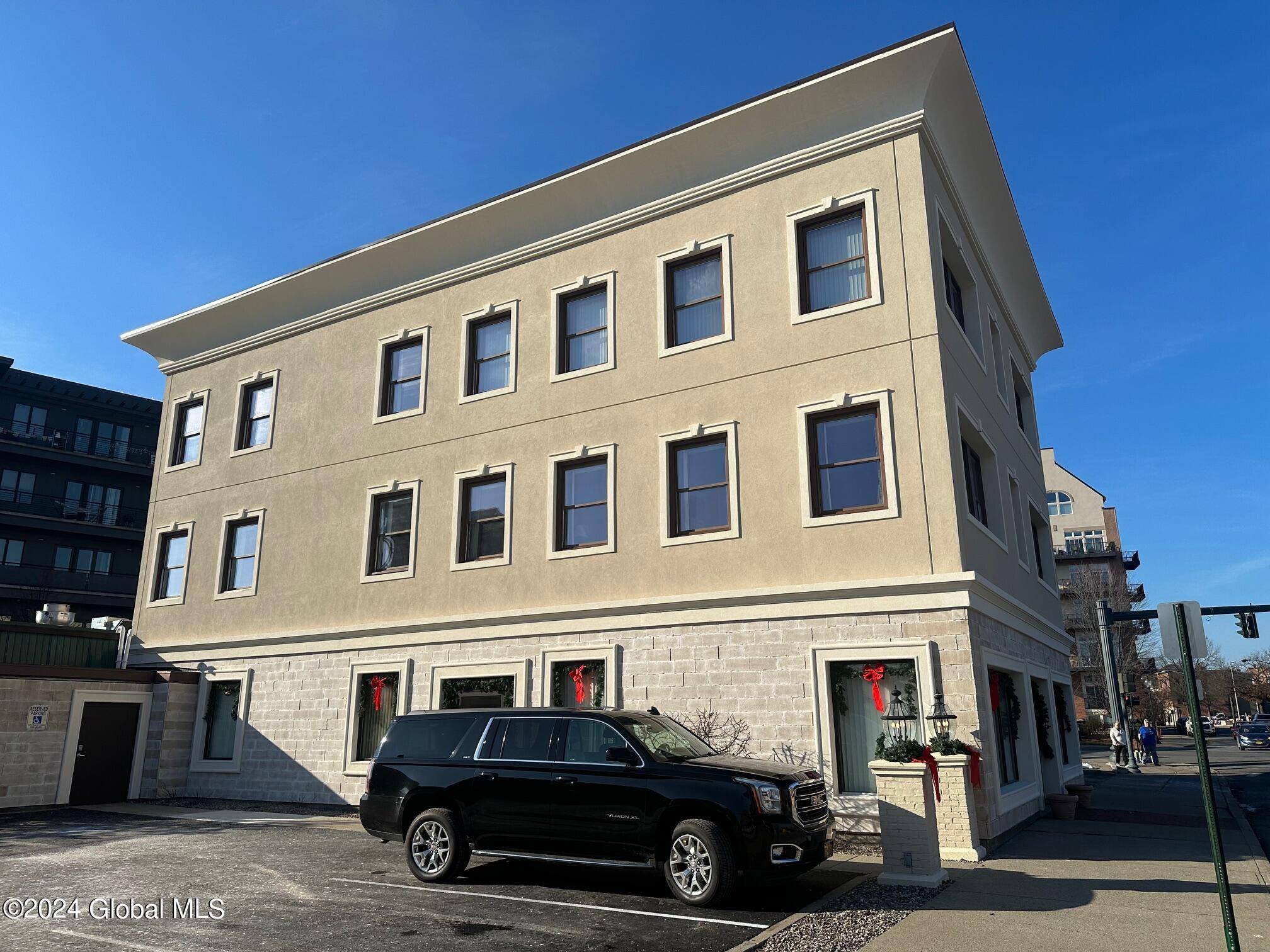 Glens Falls, NY 12801,33 Park #2