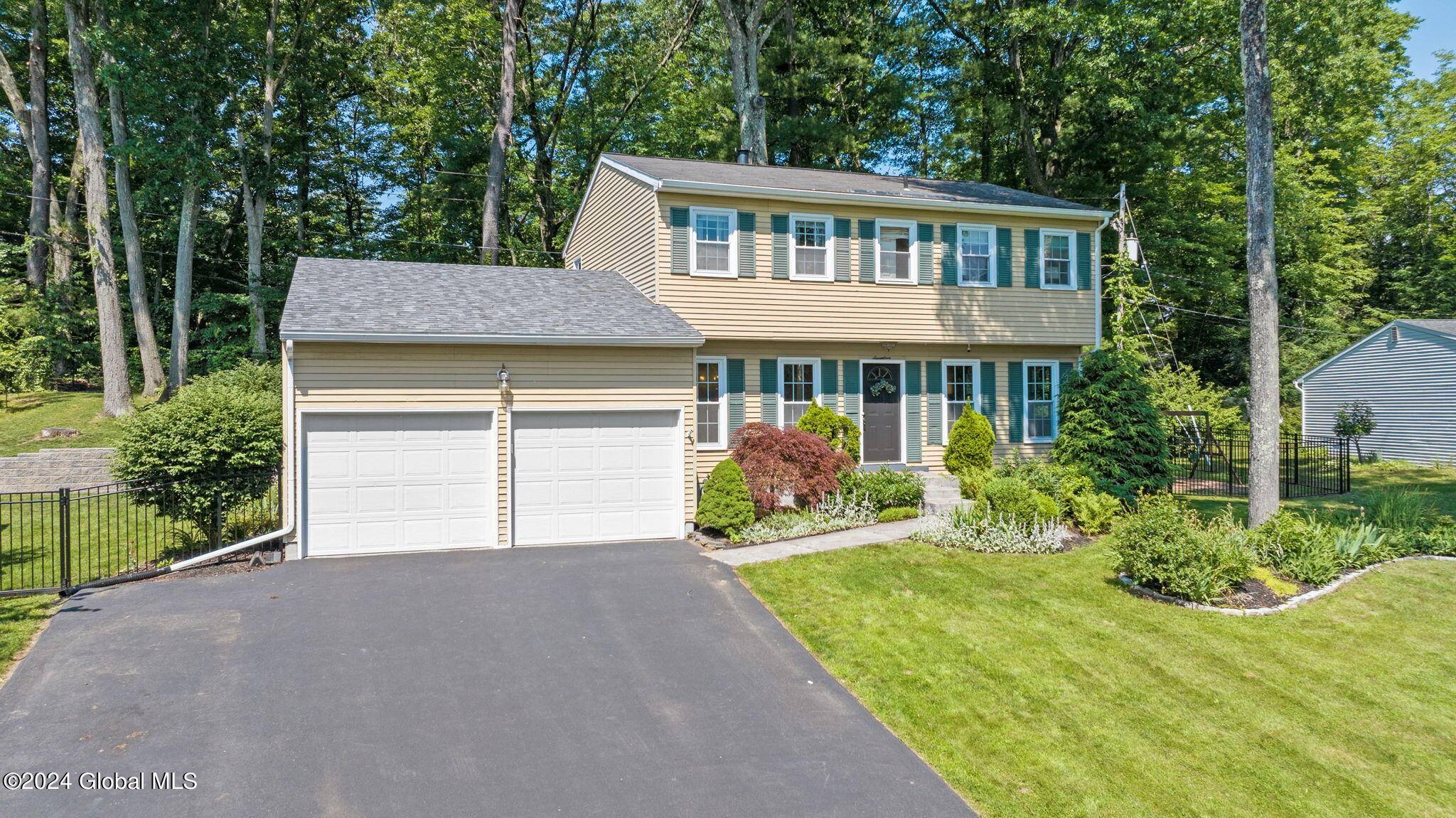 Bethlehem, NY 12054,17 Woodstream Drive