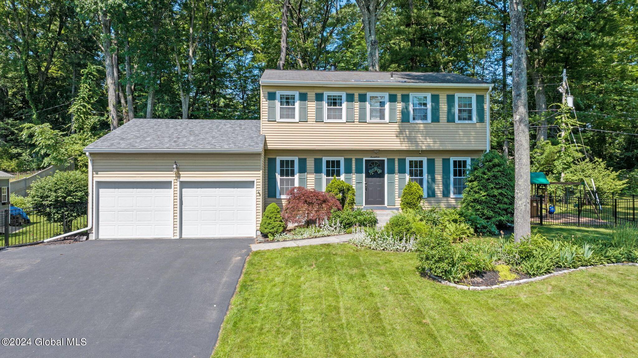 Bethlehem, NY 12054,17 Woodstream Drive