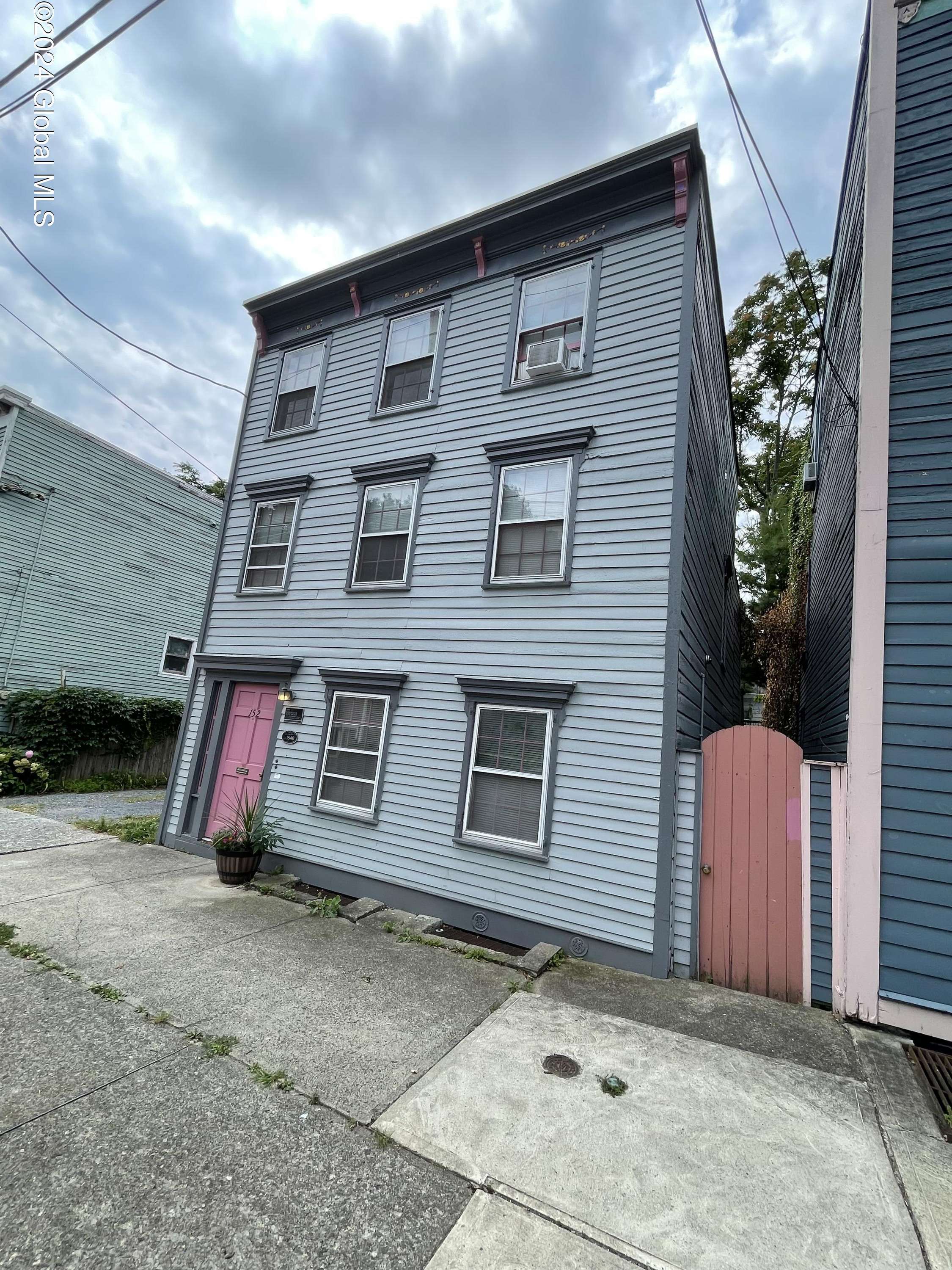 Albany, NY 12210,152 Jefferson Street