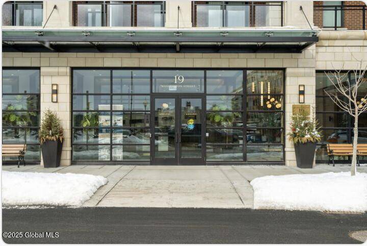 Saratoga Springs, Inside, NY 12866,19 Washington Street #659 N