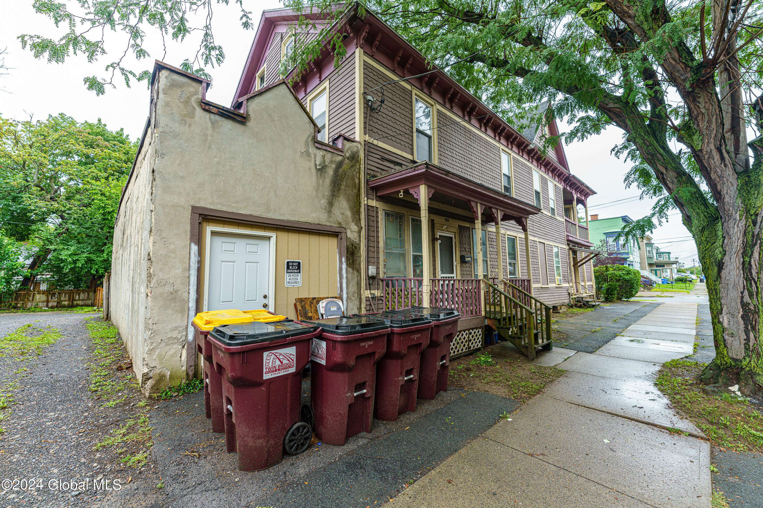Albany, NY 12208,484 Yates Street