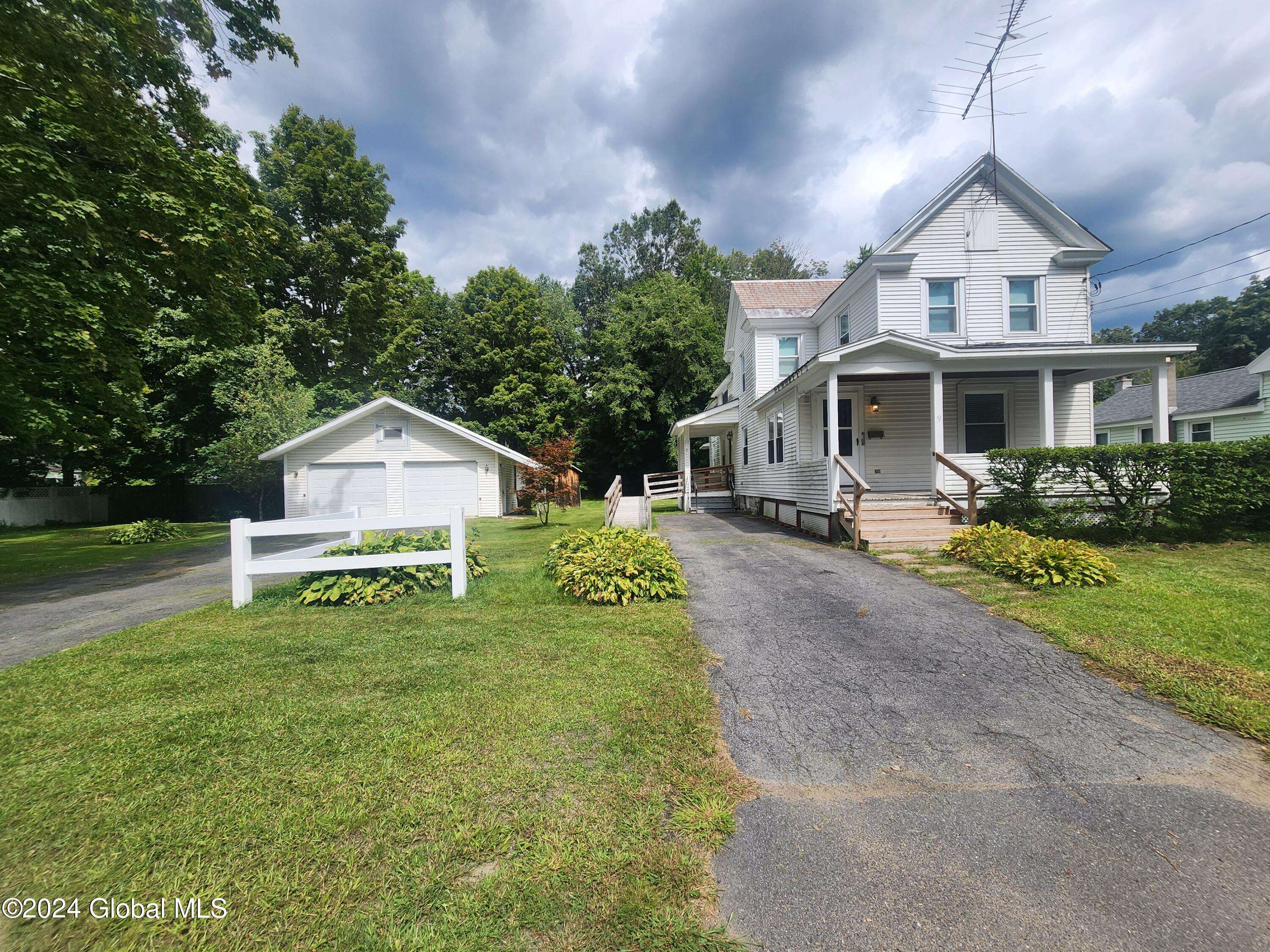 Fort Edward, NY 12839,9 Thomas Avenue