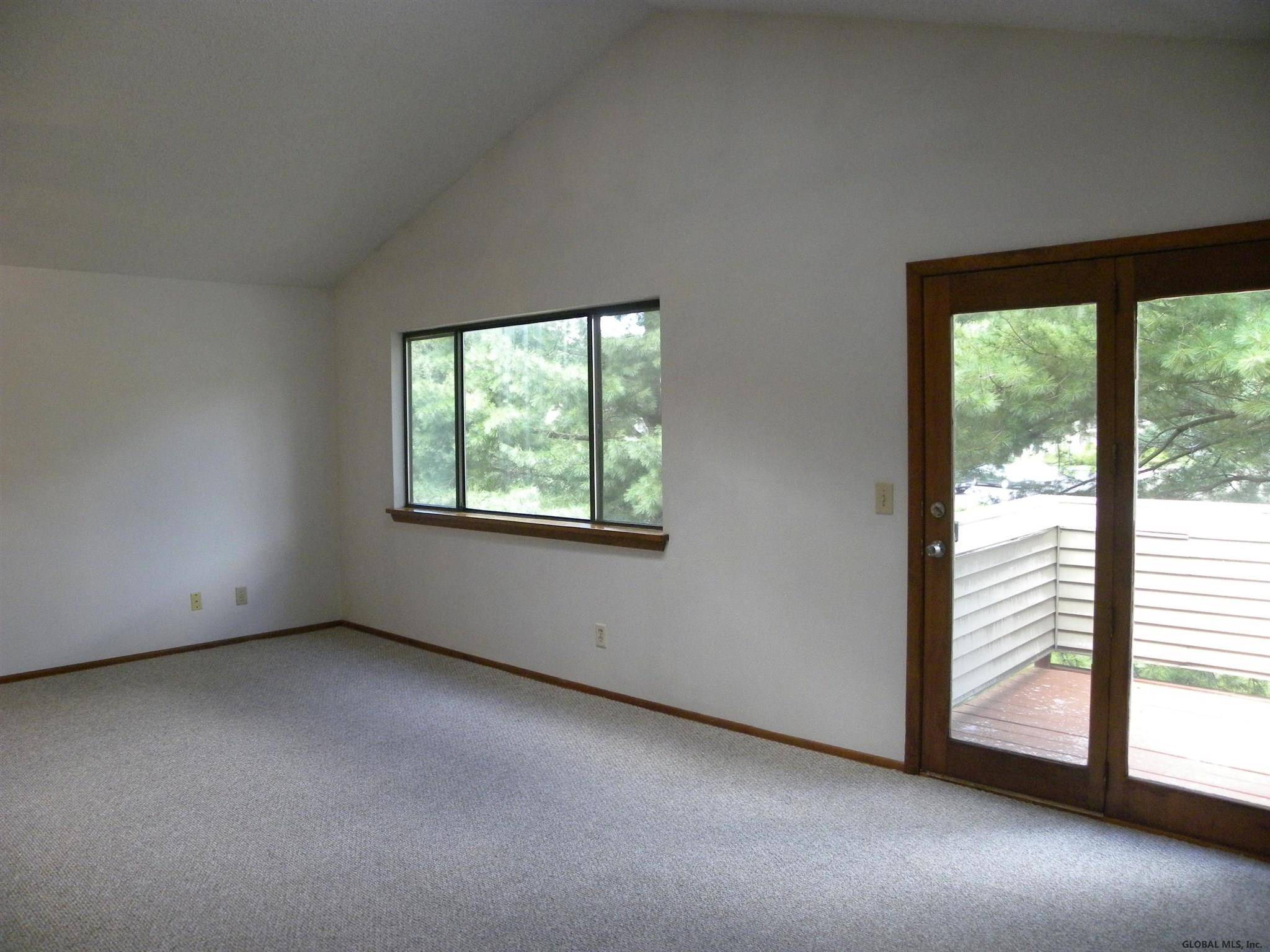 Halfmoon, NY 12065,223 Victory Way