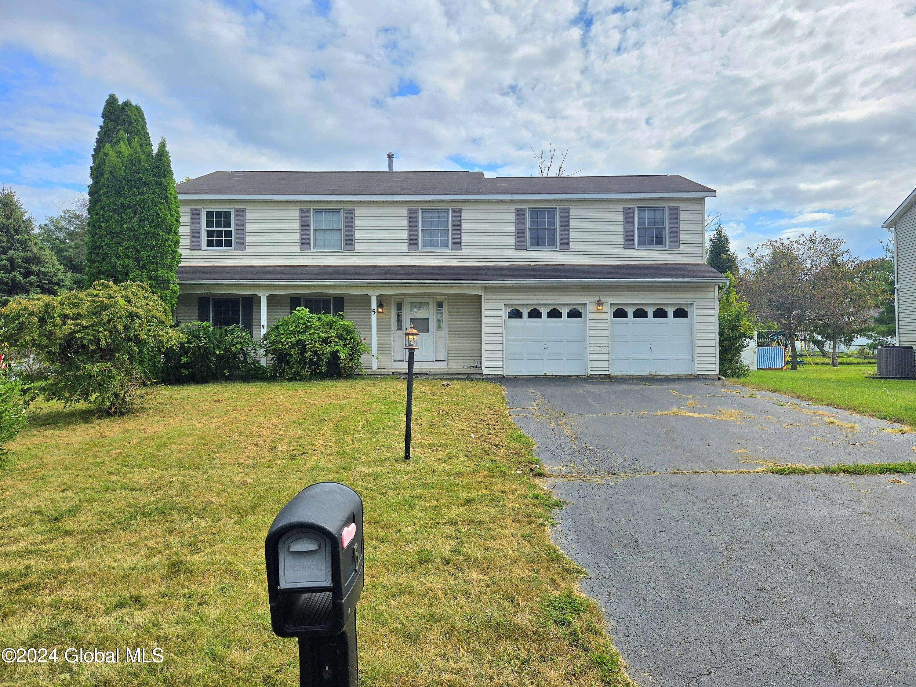 East Greenbush, NY 12144,5 Flora Circle