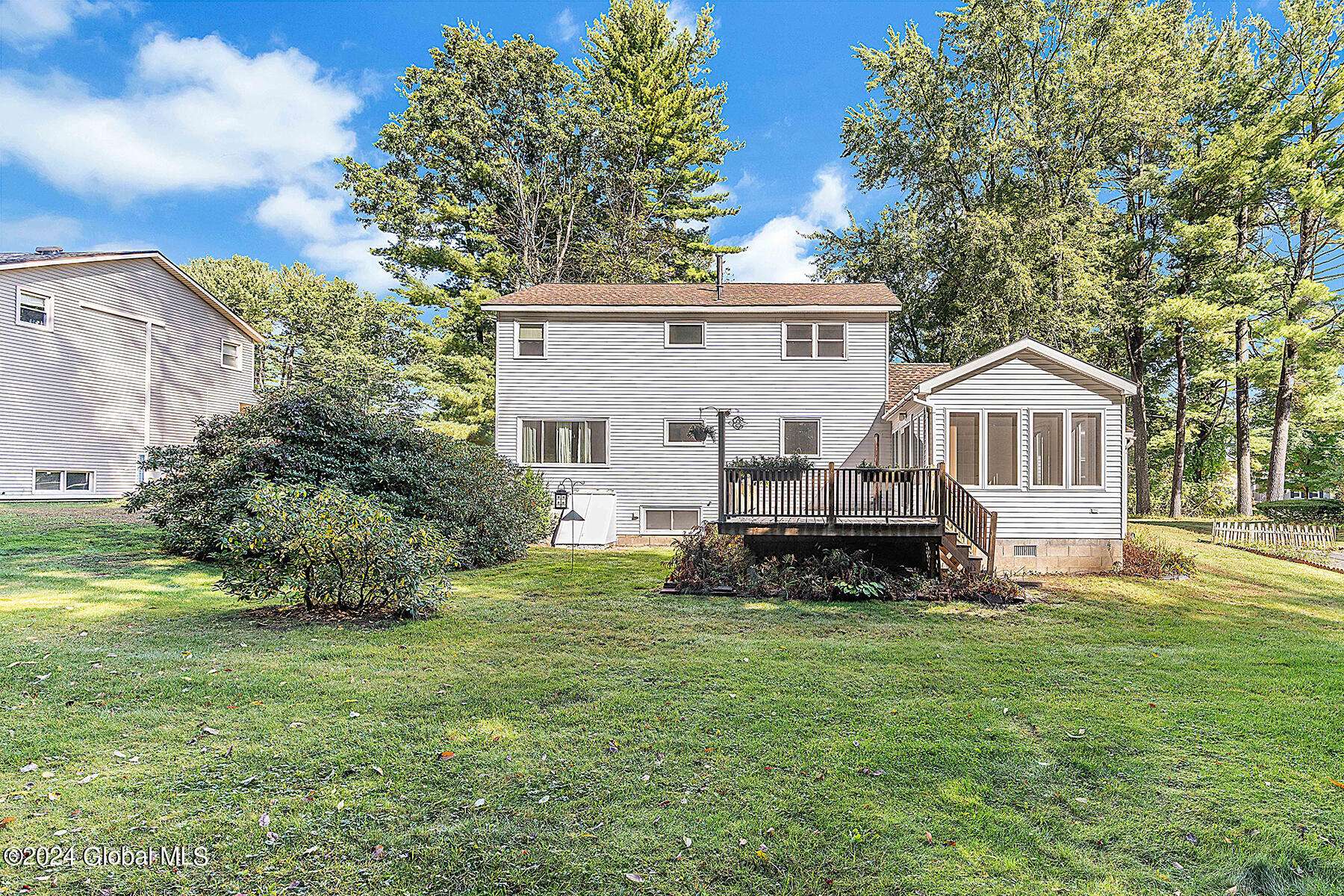 Guilderland, NY 12303,932 S Pine Hill Drive