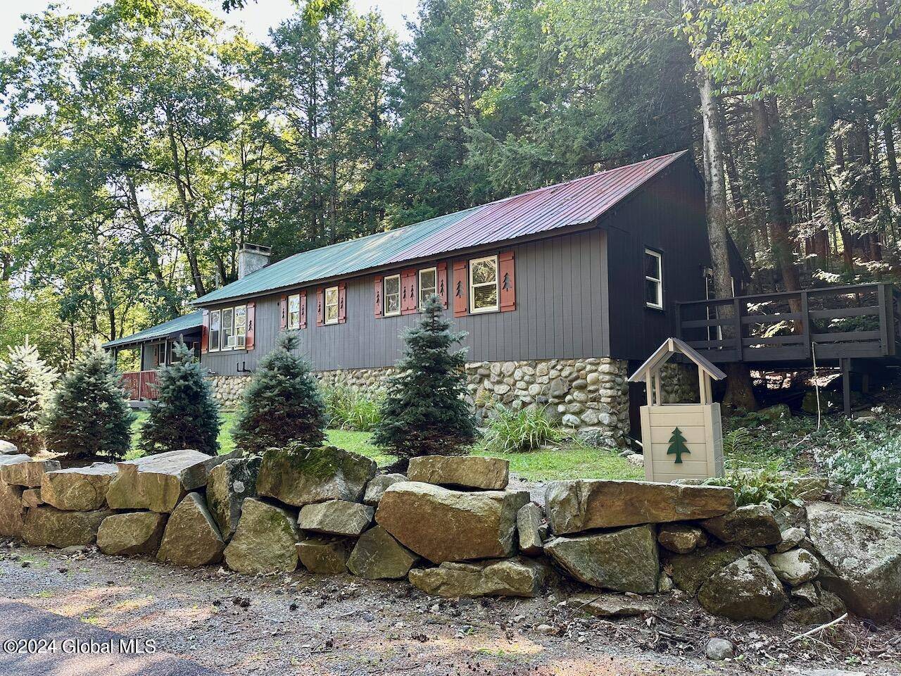 Lake Luzerne, NY 12846,9 Adirondack Memories Lane