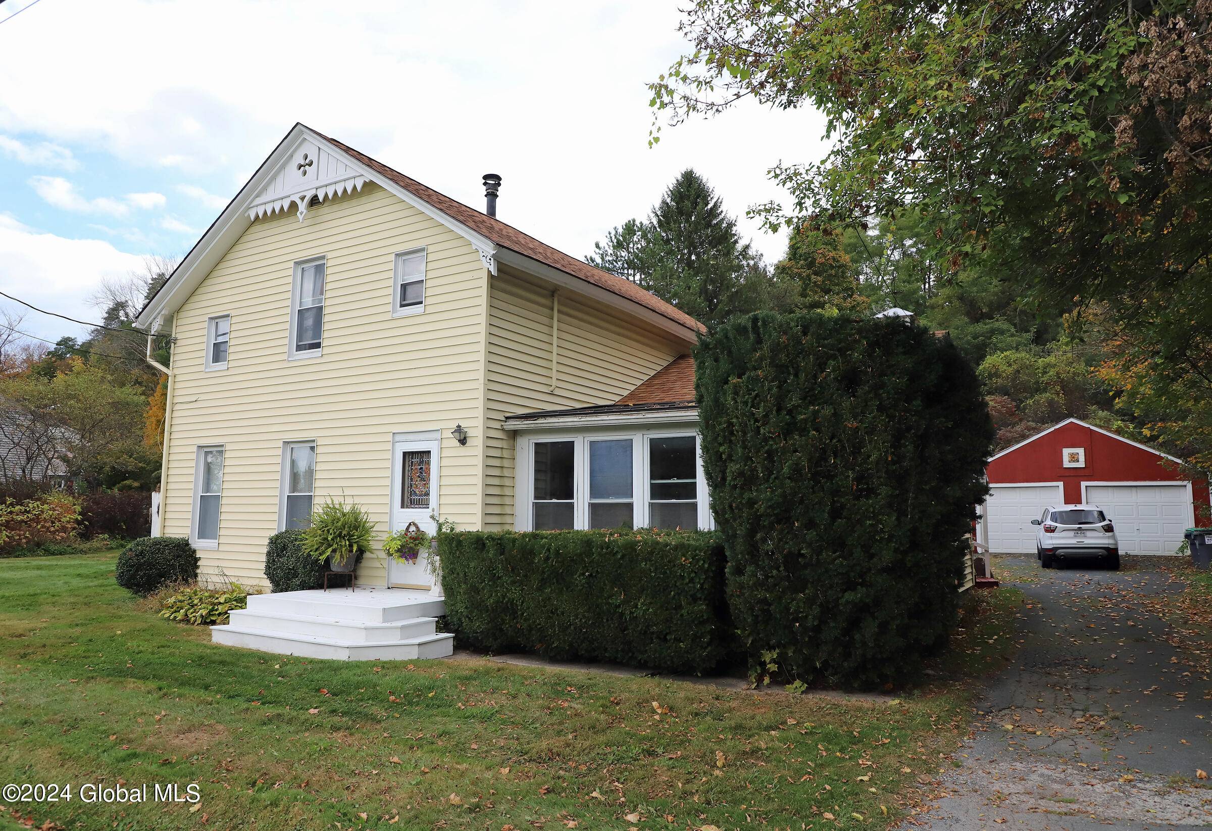 Hoosick, NY 12090,12 Hill Road