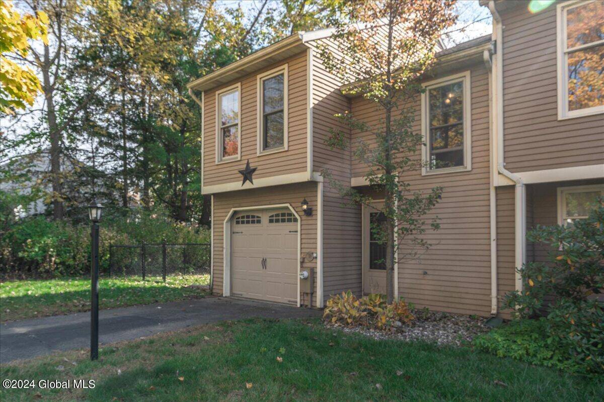 Clifton Park, NY 12065,49 Carriage Road