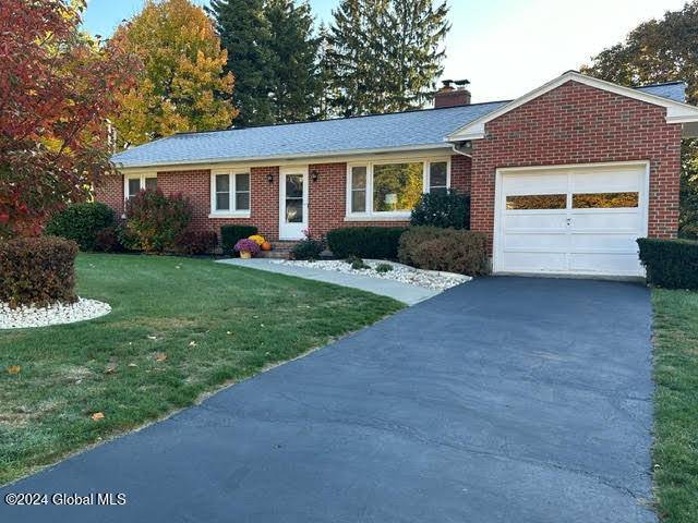 Brunswick, NY 12182,48 Fane Court