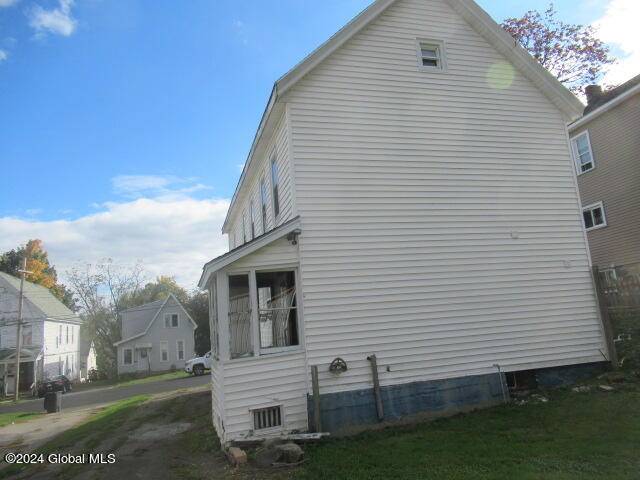 Johnstown, NY 12095,305 FonClair St