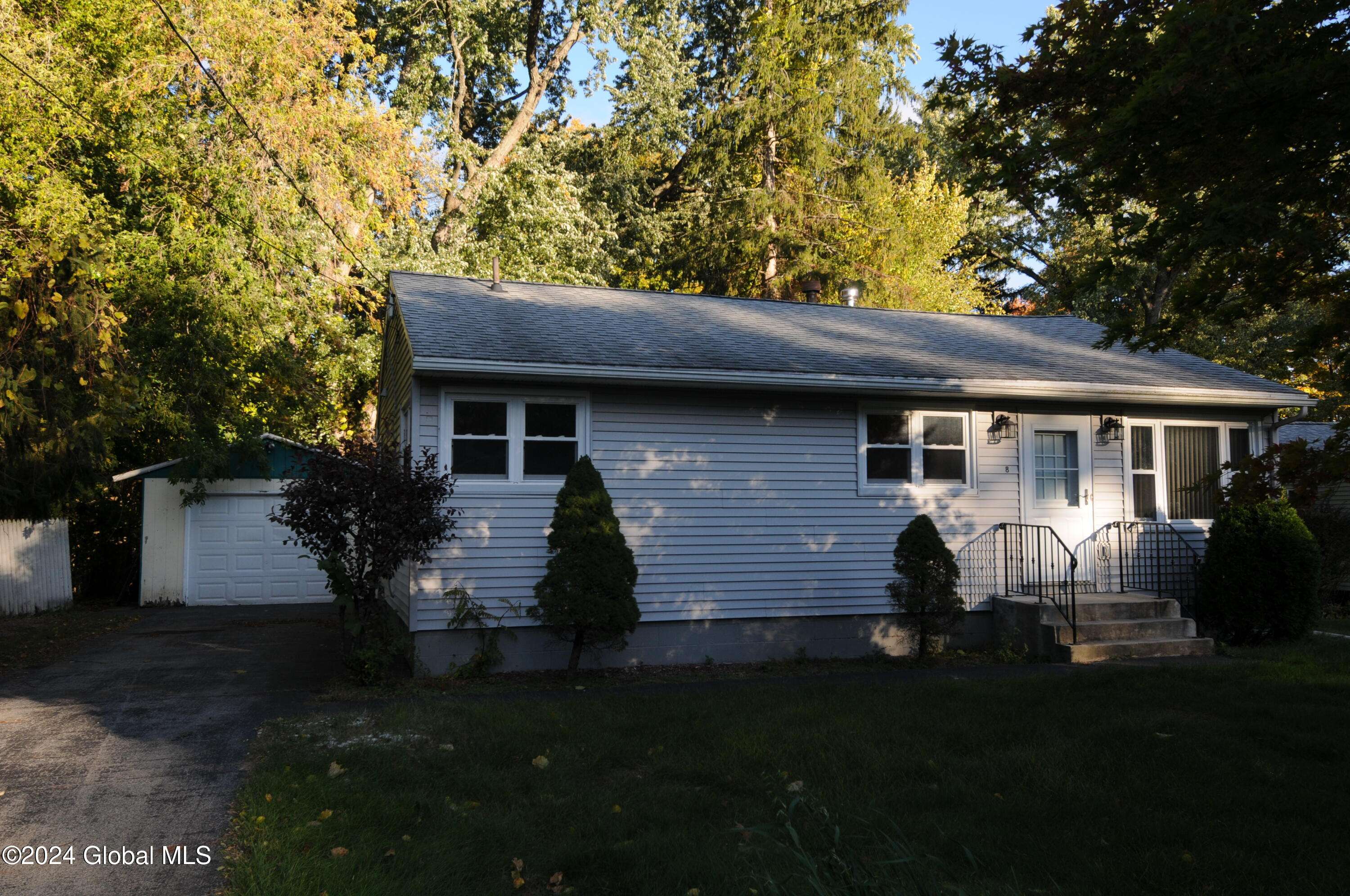 Glenville, NY 12302,8 Charlton Road