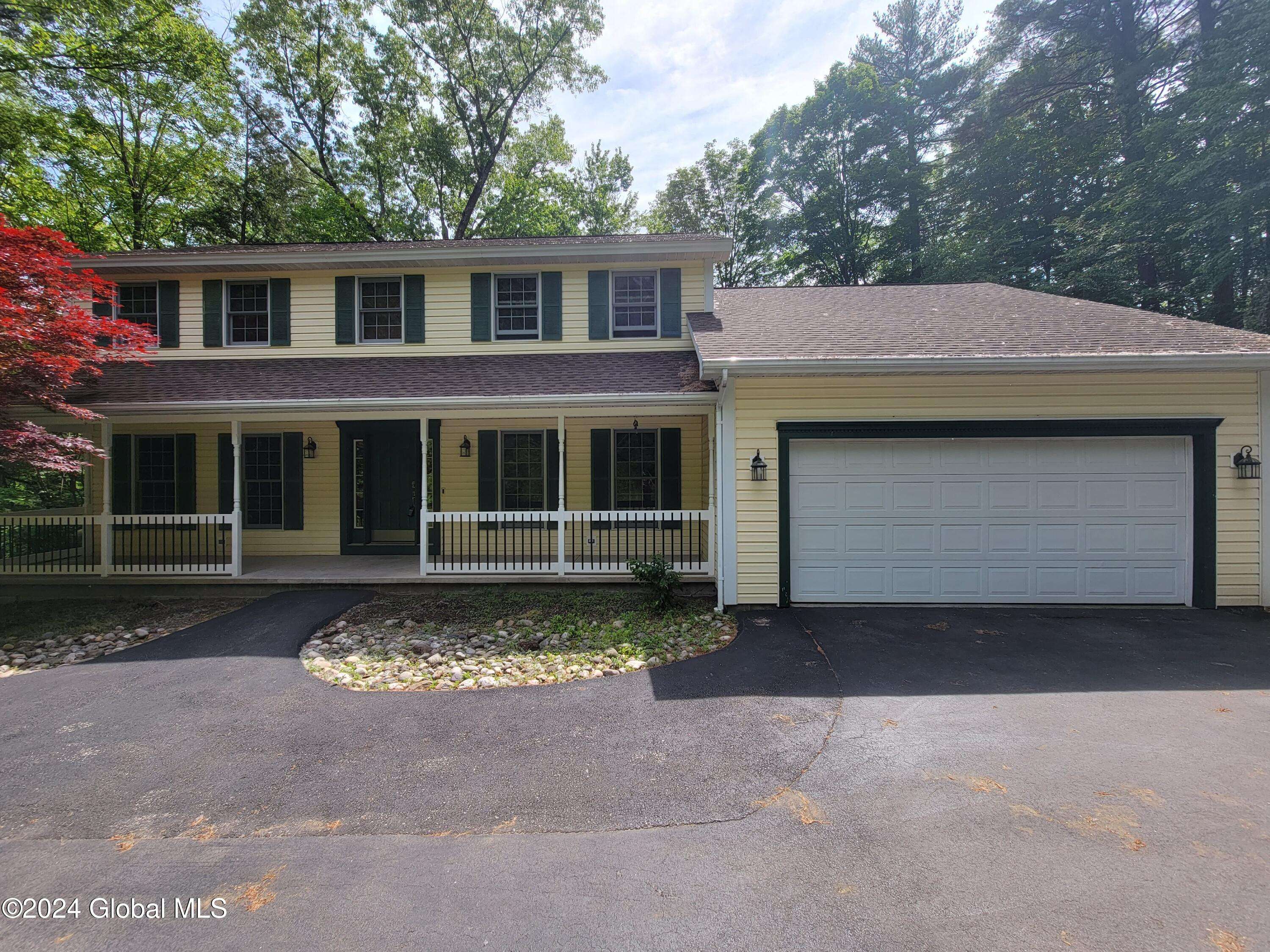 Clifton Park, NY 12065,54 Canterbury Road