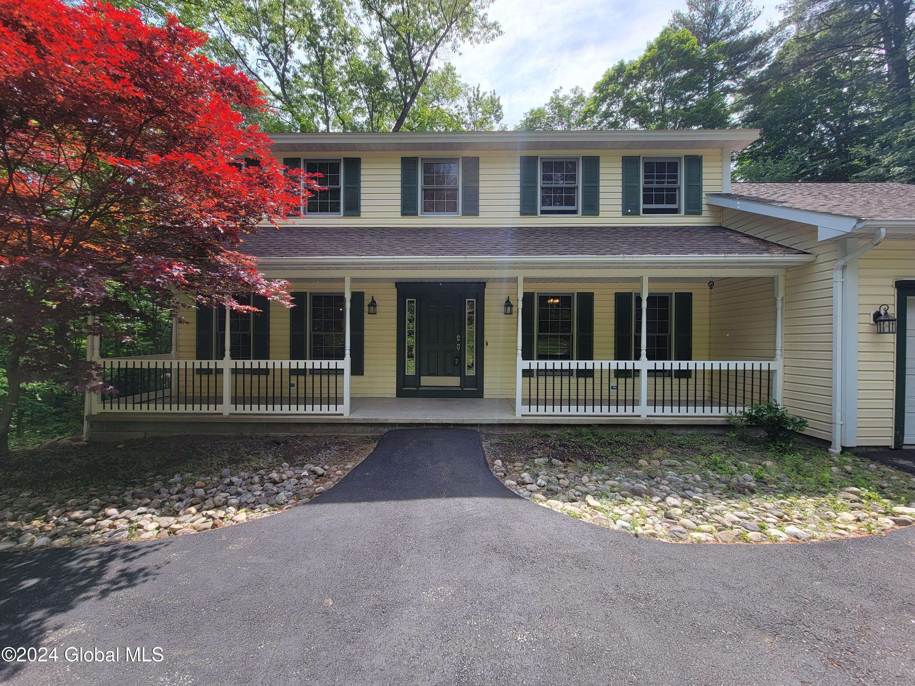 Clifton Park, NY 12065,54 Canterbury Road