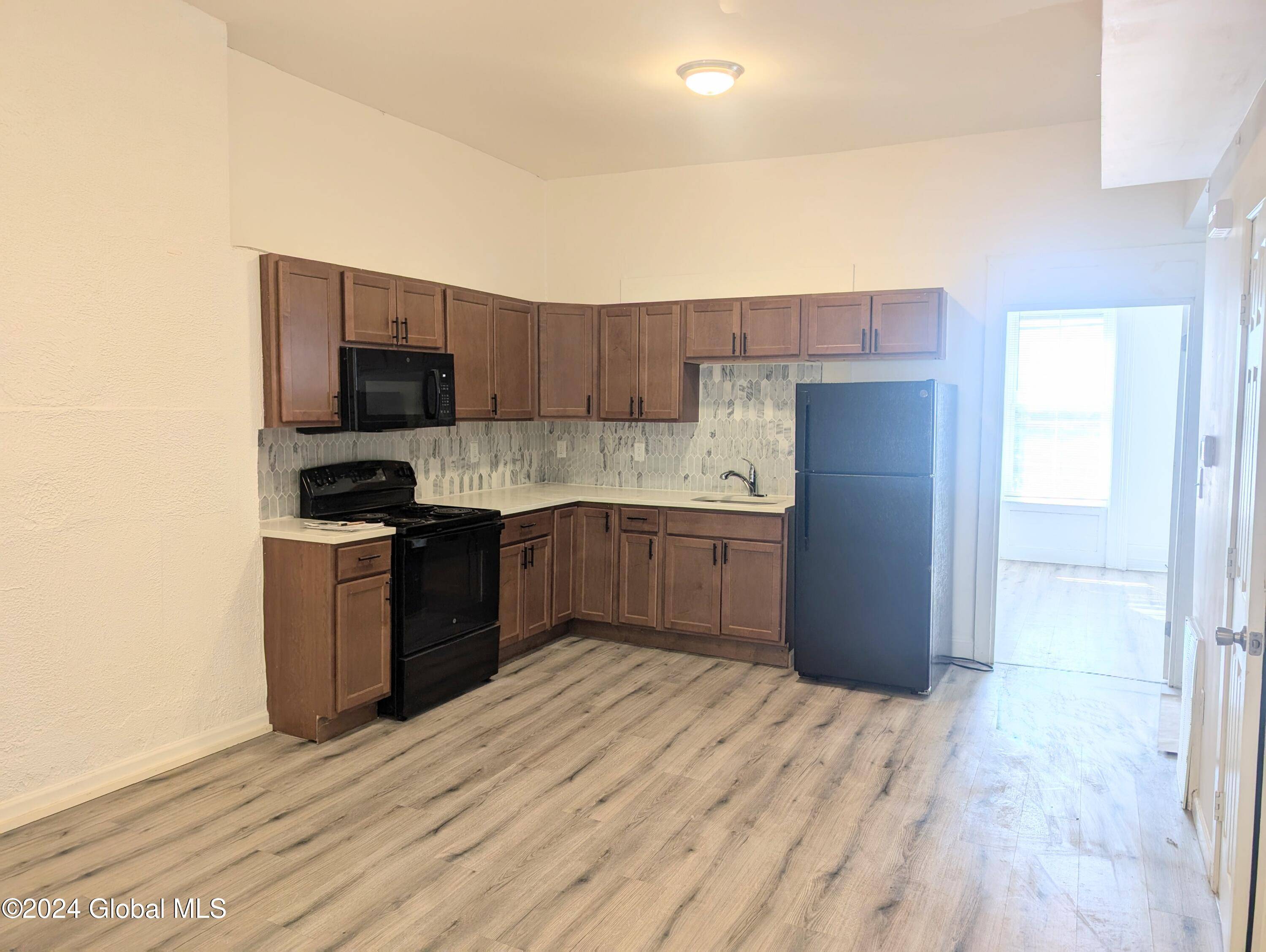 Albany, NY 12202,21 Myrtle Avenue #2