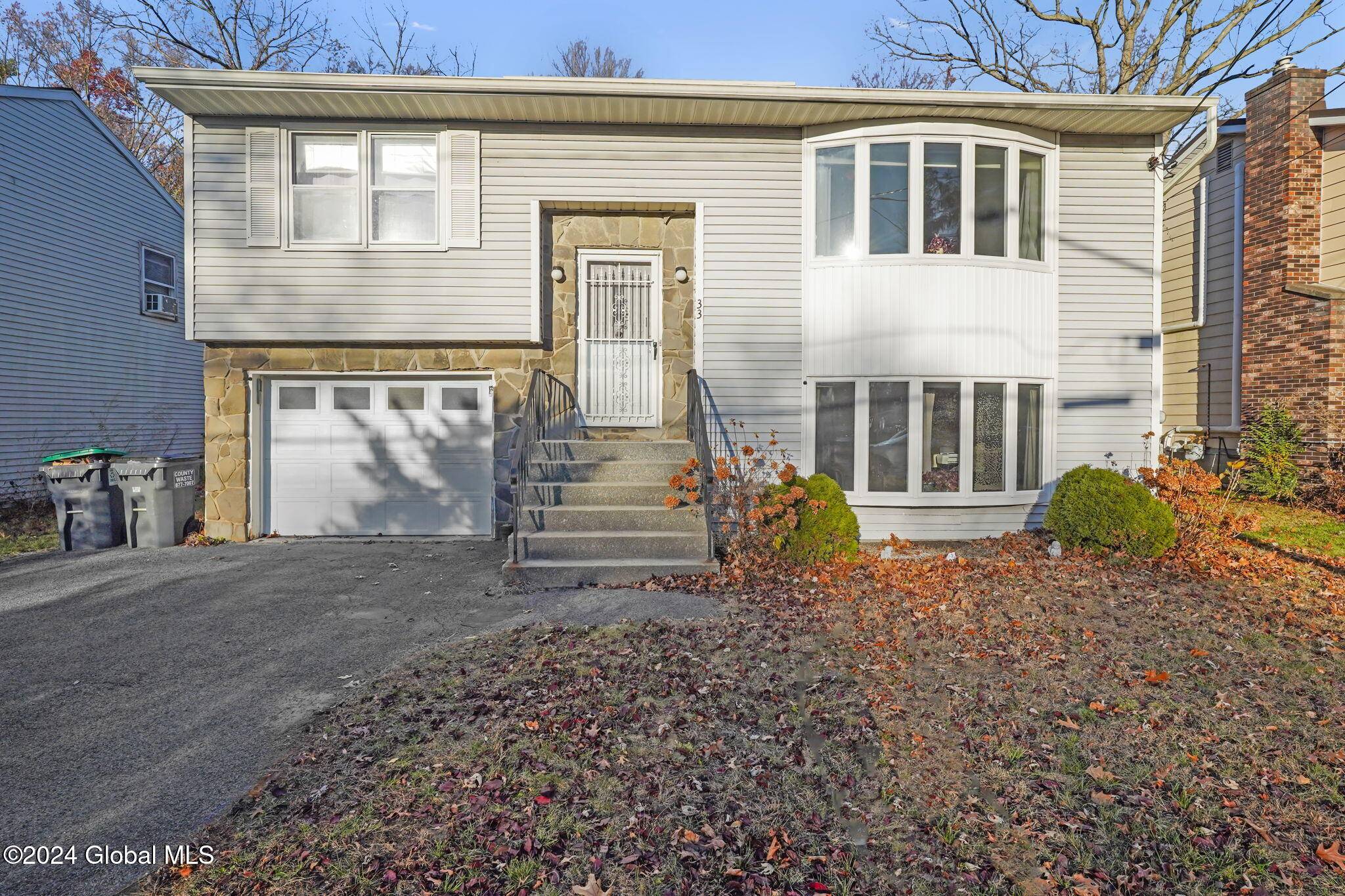 Colonie, NY 12205,33 Cresthaven Avenue