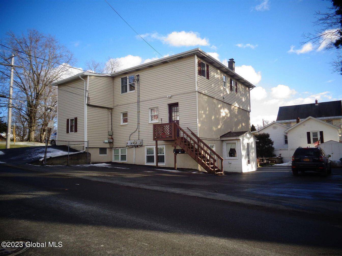 Colonie, NY 12110,142 Old Loudon Road #1st Flr south