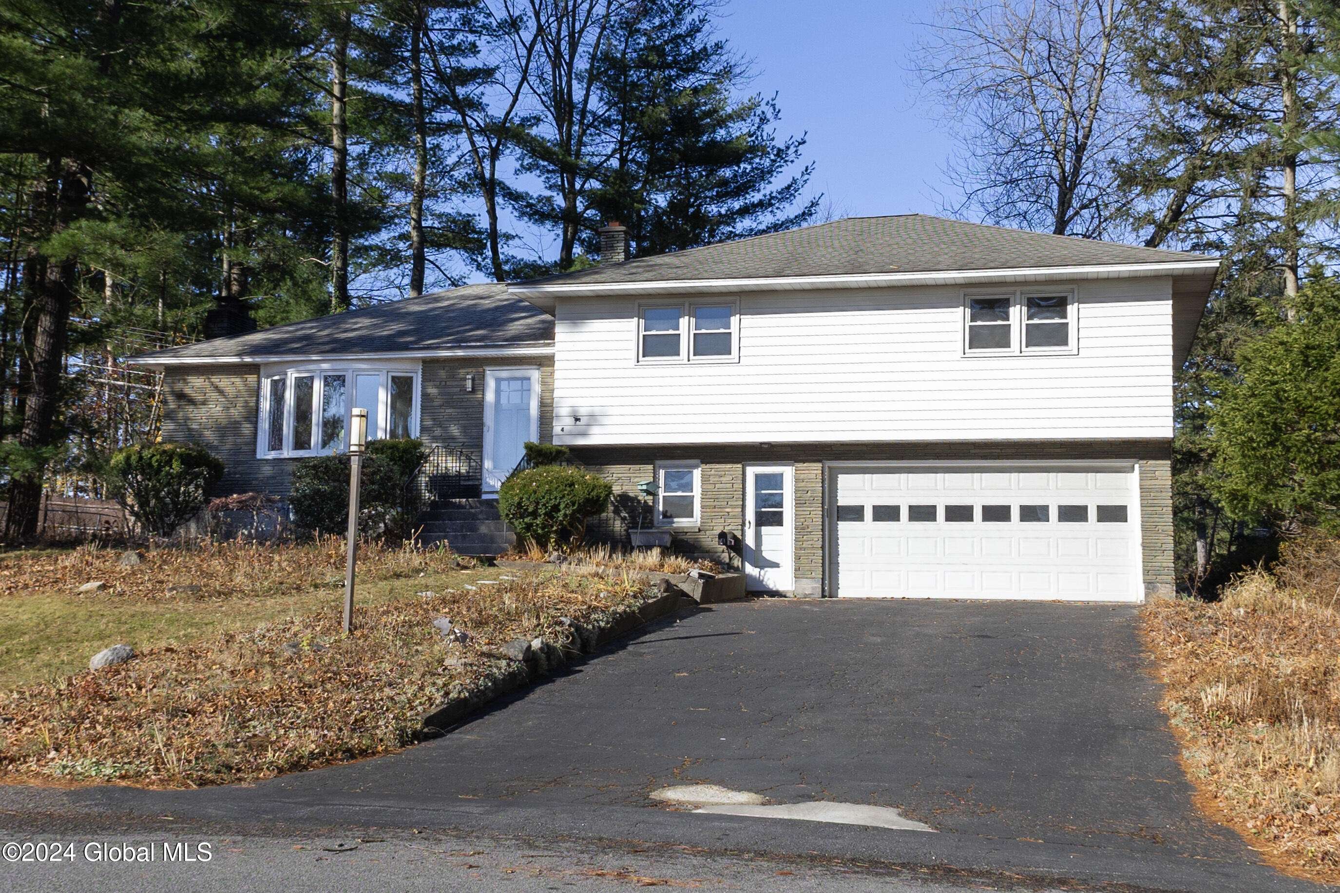 Guilderland, NY 12203,4 Arden Craig Drive