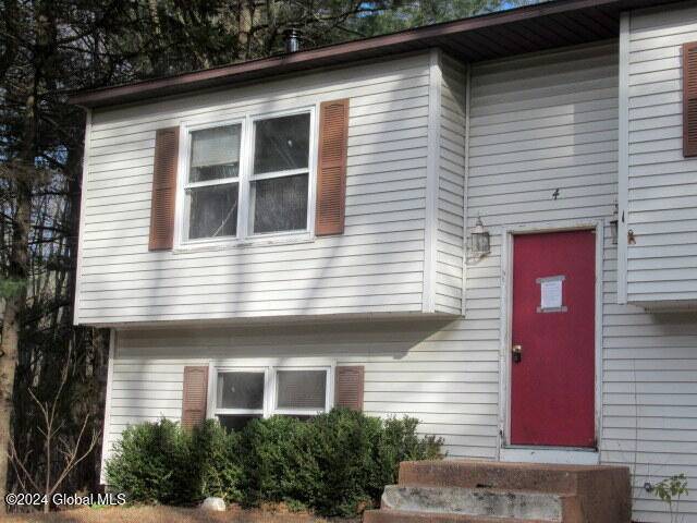 Stillwater, NY 12170,4 Royal Court