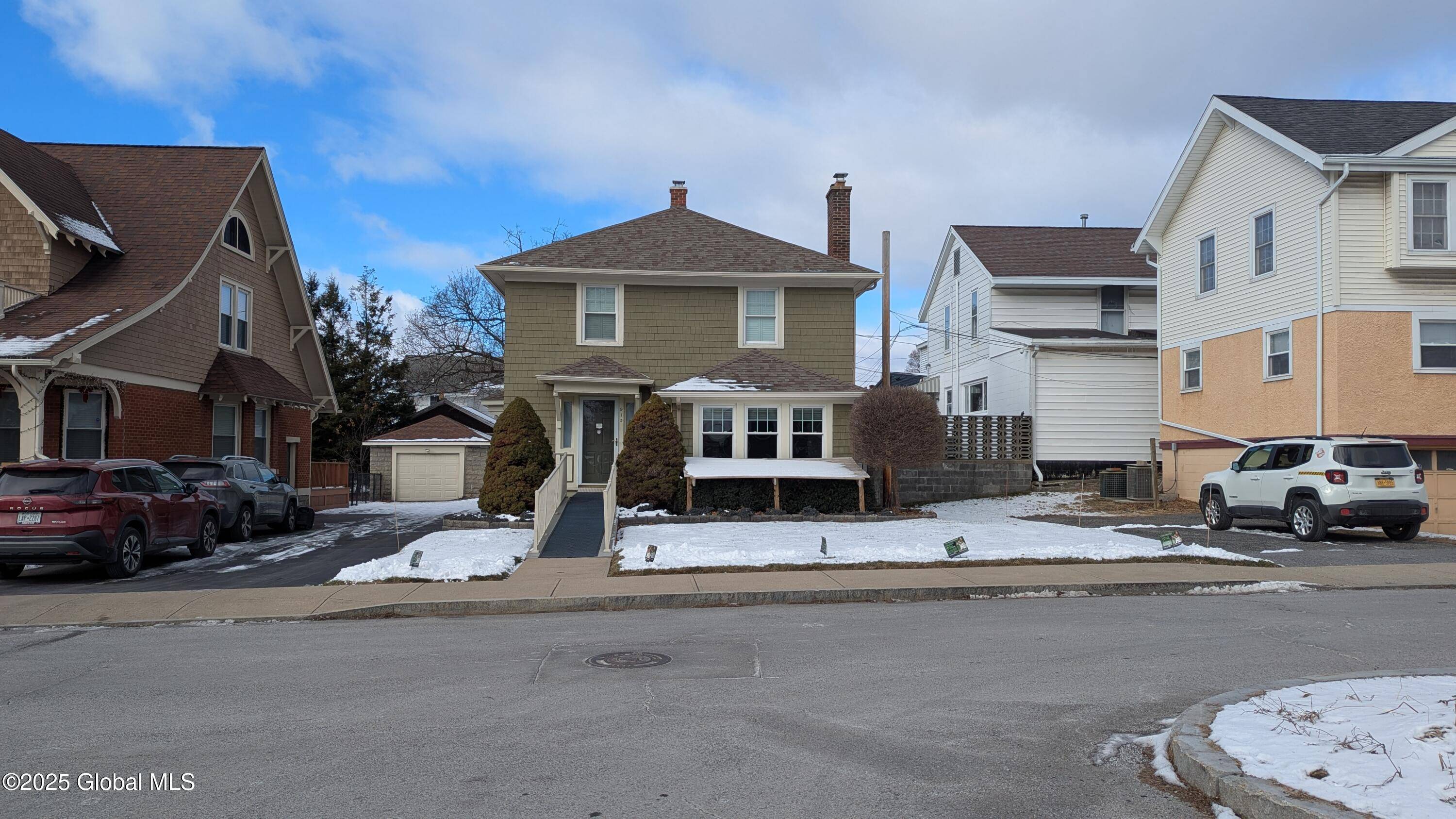 Schenectady, NY 12309,915 Woodland Avenue