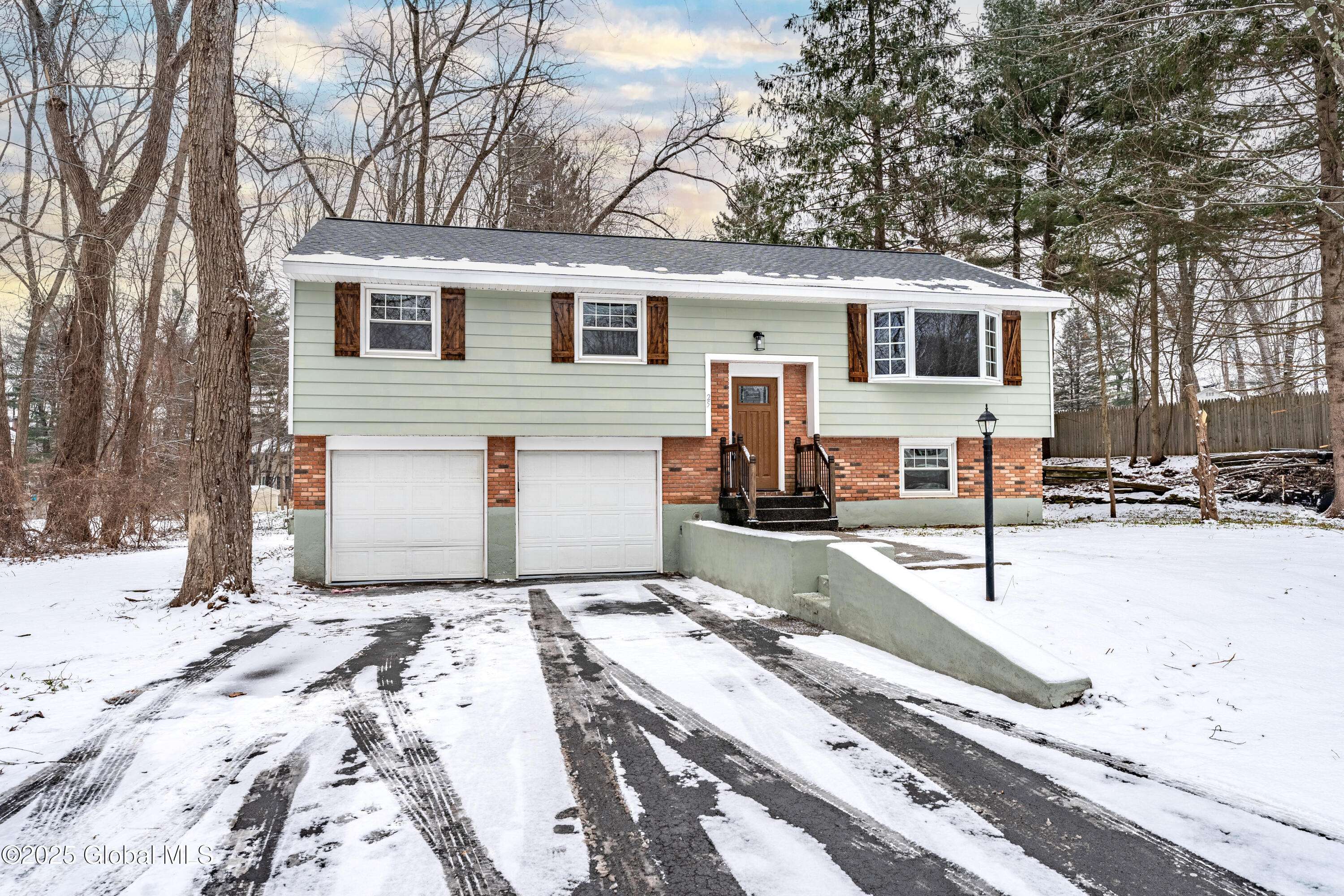 Halfmoon, NY 12065,25 Bayberry Drive