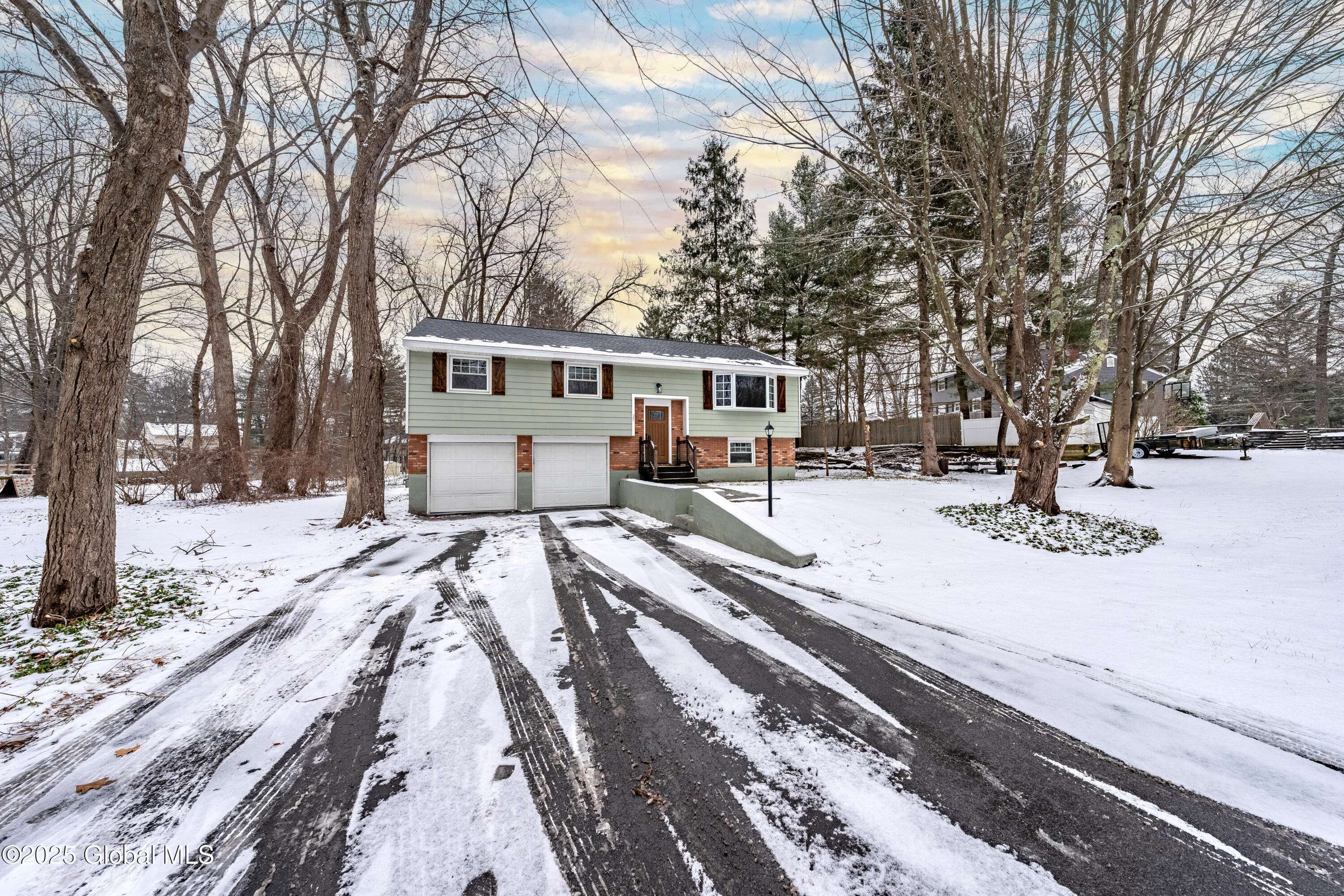 Halfmoon, NY 12065,25 Bayberry Drive