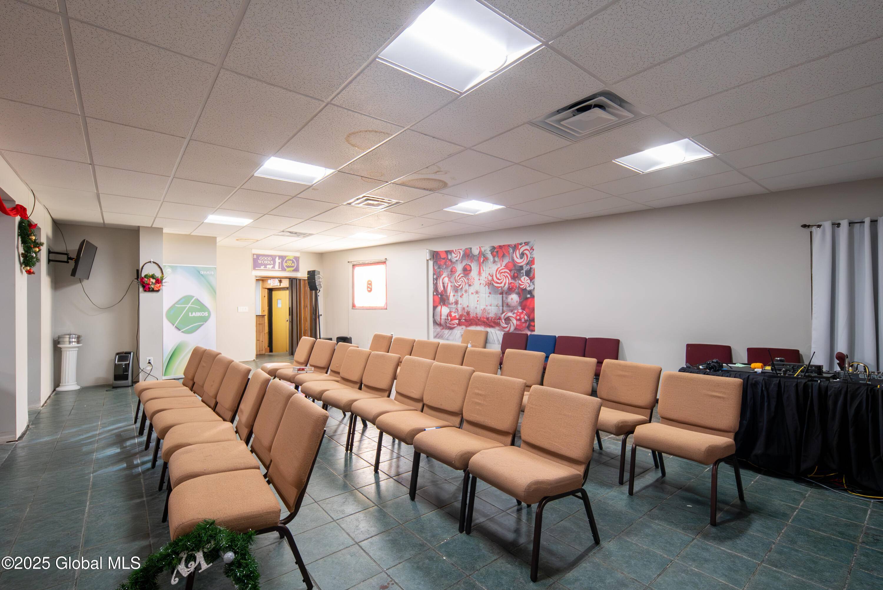 Albany, NY 12206,221 N Allen Street