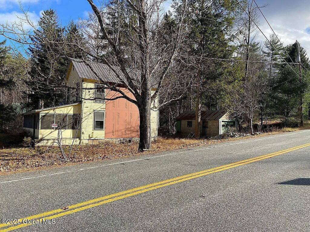 Hadley, NY 12835,998 W Mountain Road